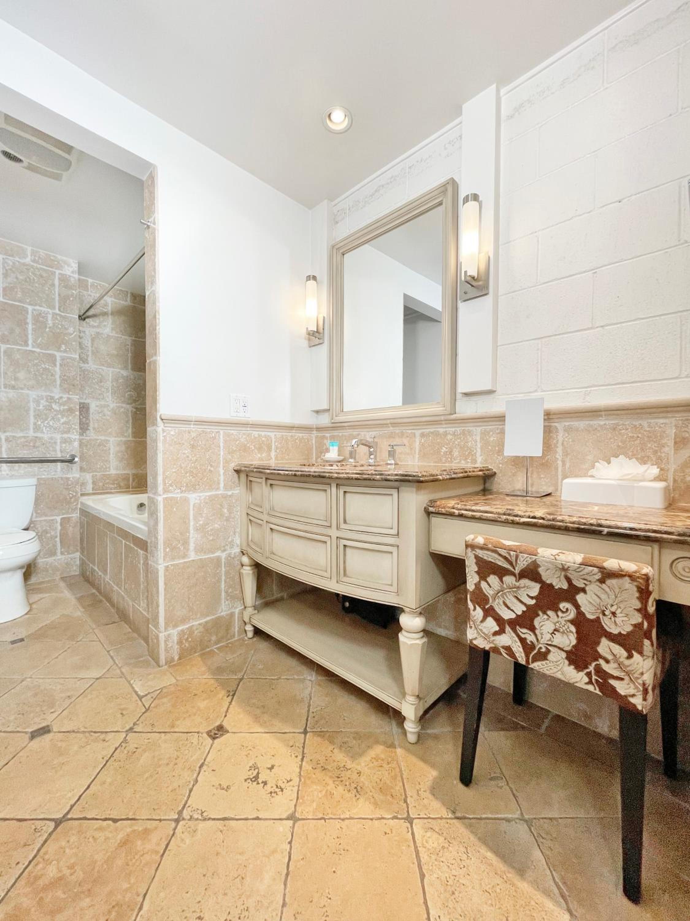 Catalina Courtyard Suites