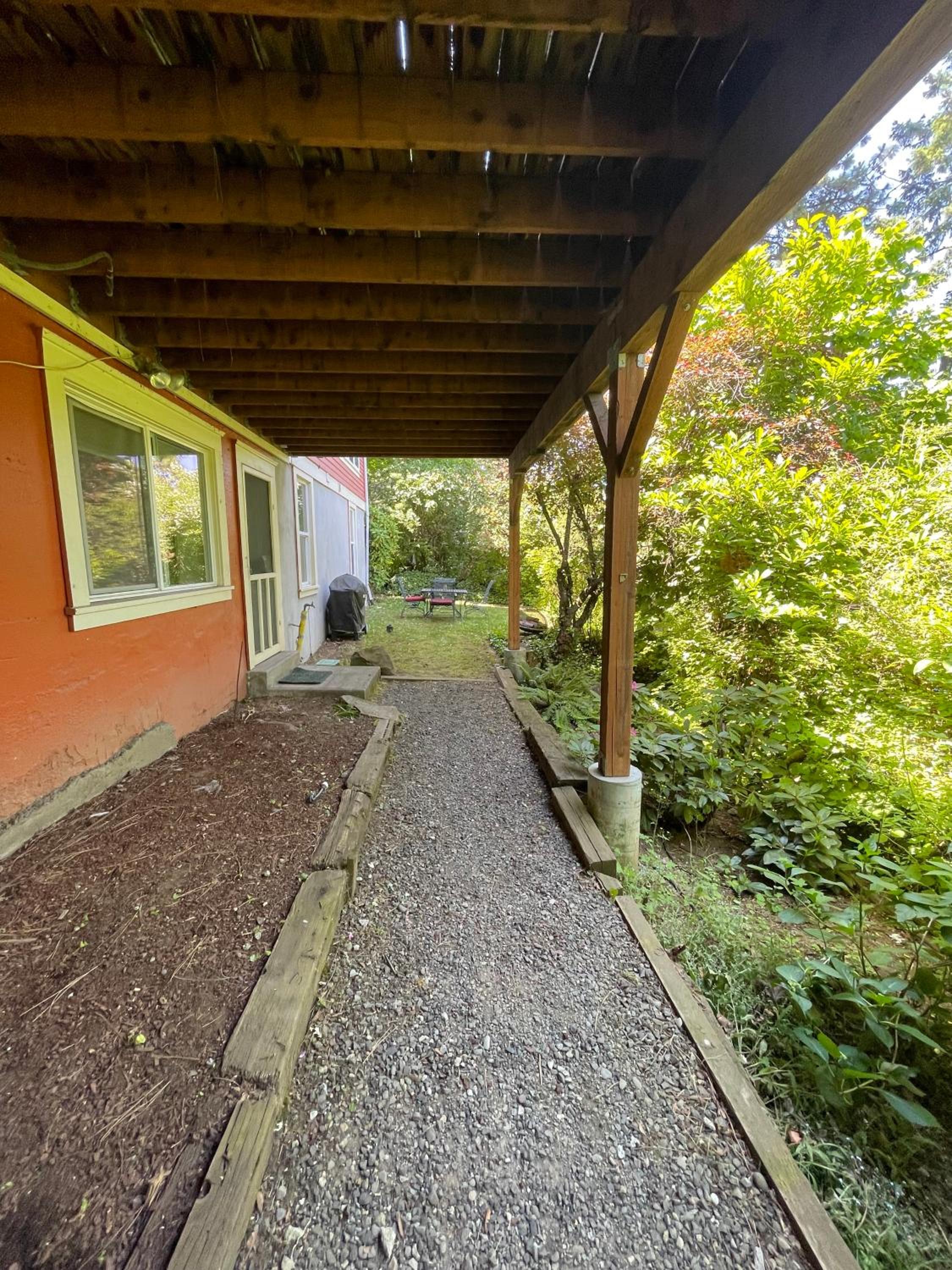 Roomy Hideaway Walking Distance to Downtown Hood River view 4