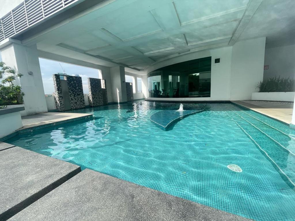 10Pax 4 Room Hidden Gem Sri Petaling 3 min Bukit Jalil Stadium