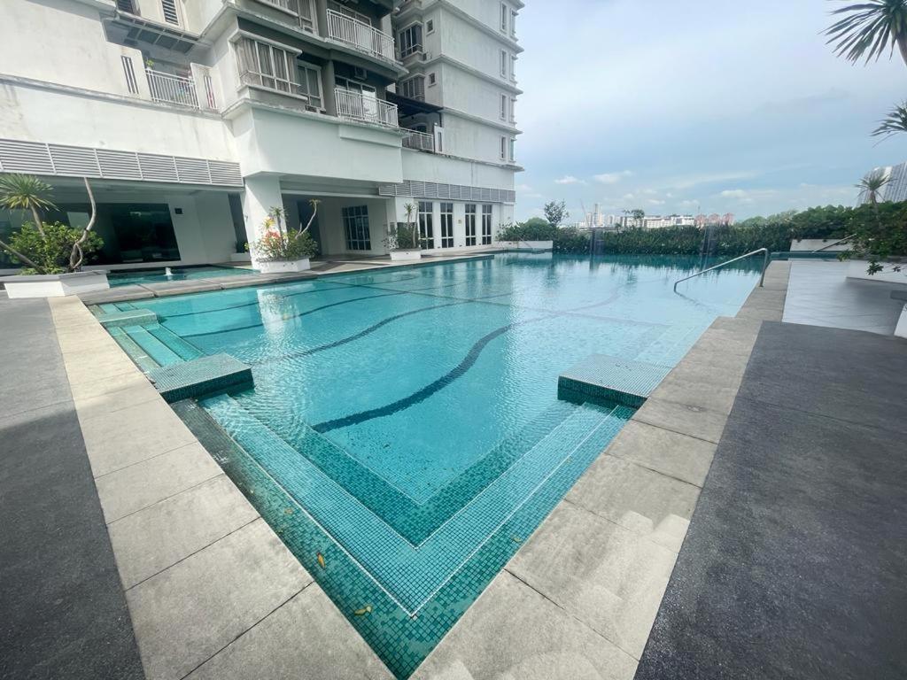 10Pax 4 Room Hidden Gem Sri Petaling 3 min Bukit Jalil Stadium