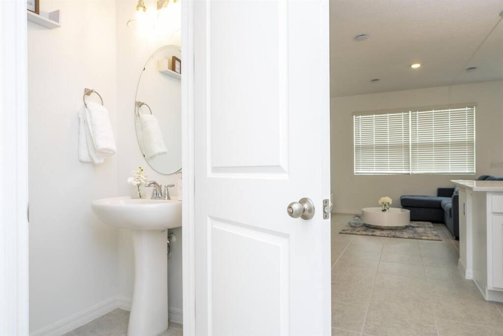 New 3Bed Resort Style Townhome with Mickey Sorcerer Room, 20 Min to Disney! view 5