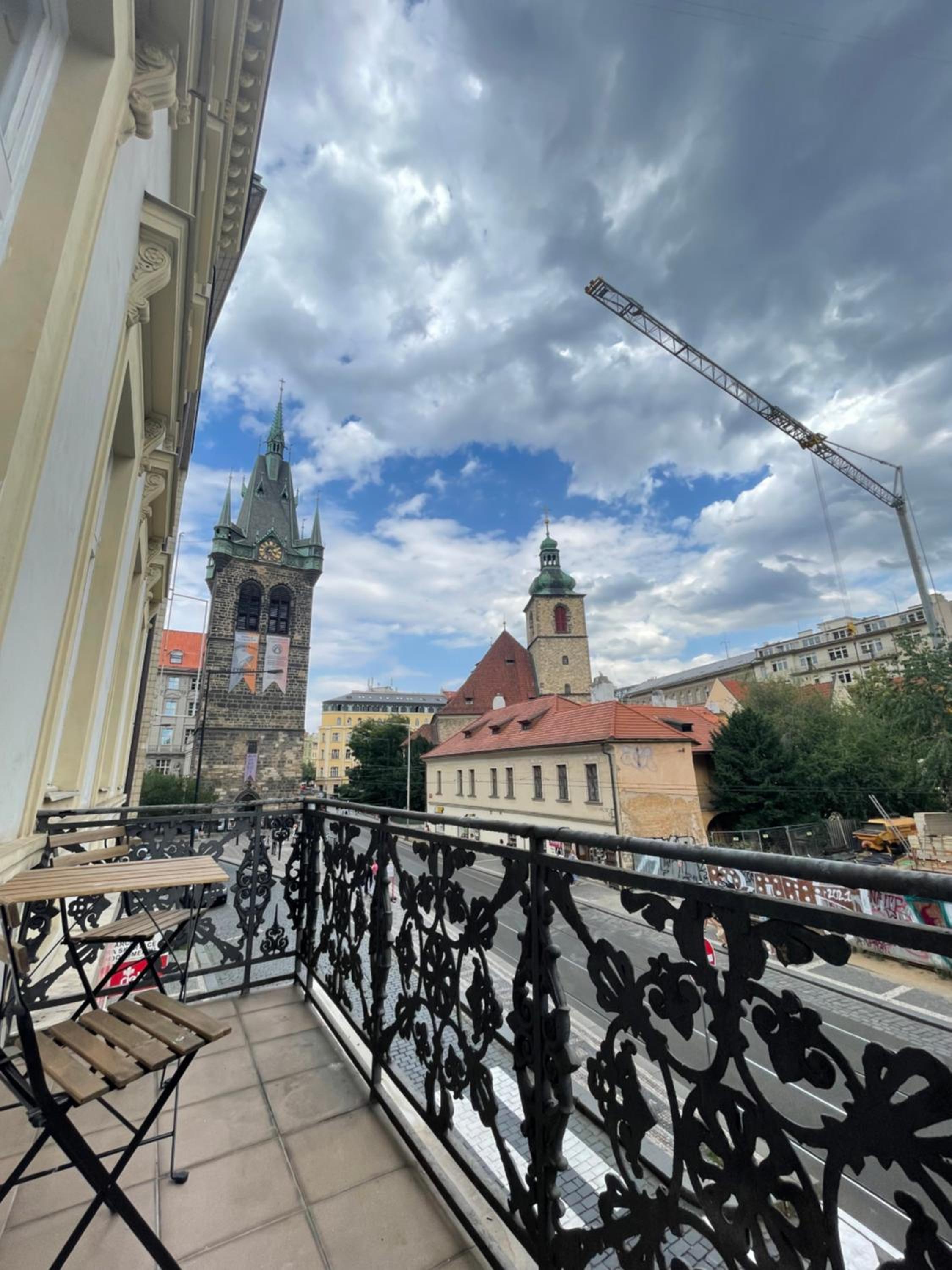 Grand Viceroy Apartments - Gothic Tower View