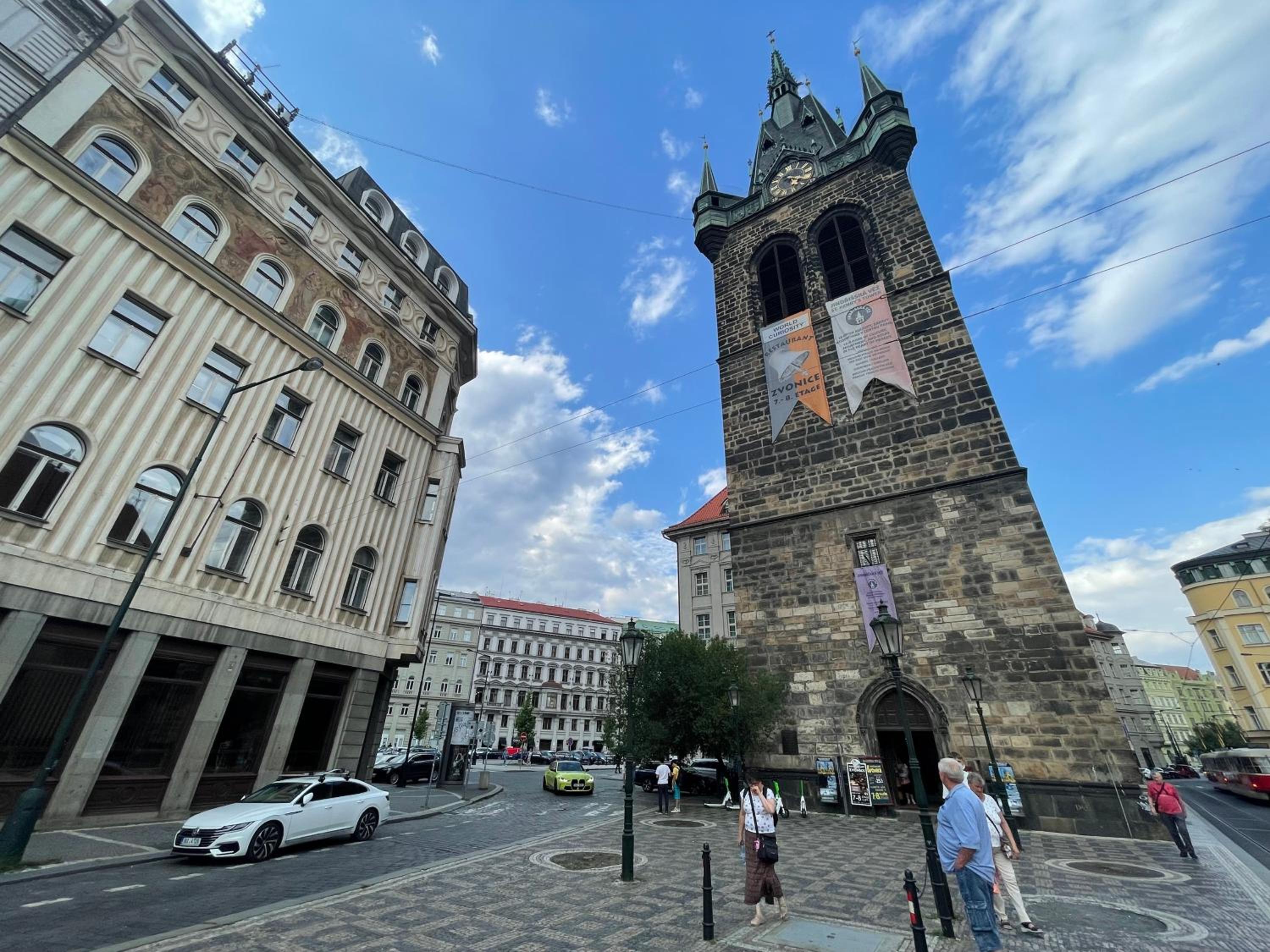 Grand Viceroy Apartments - Gothic Tower View
