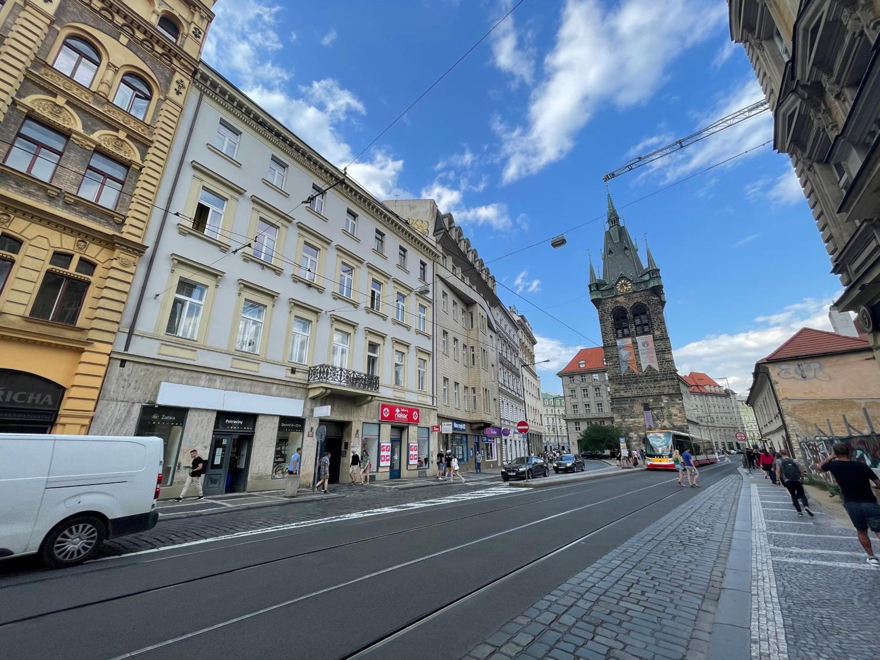 Grand Viceroy Apartments - Gothic Tower View