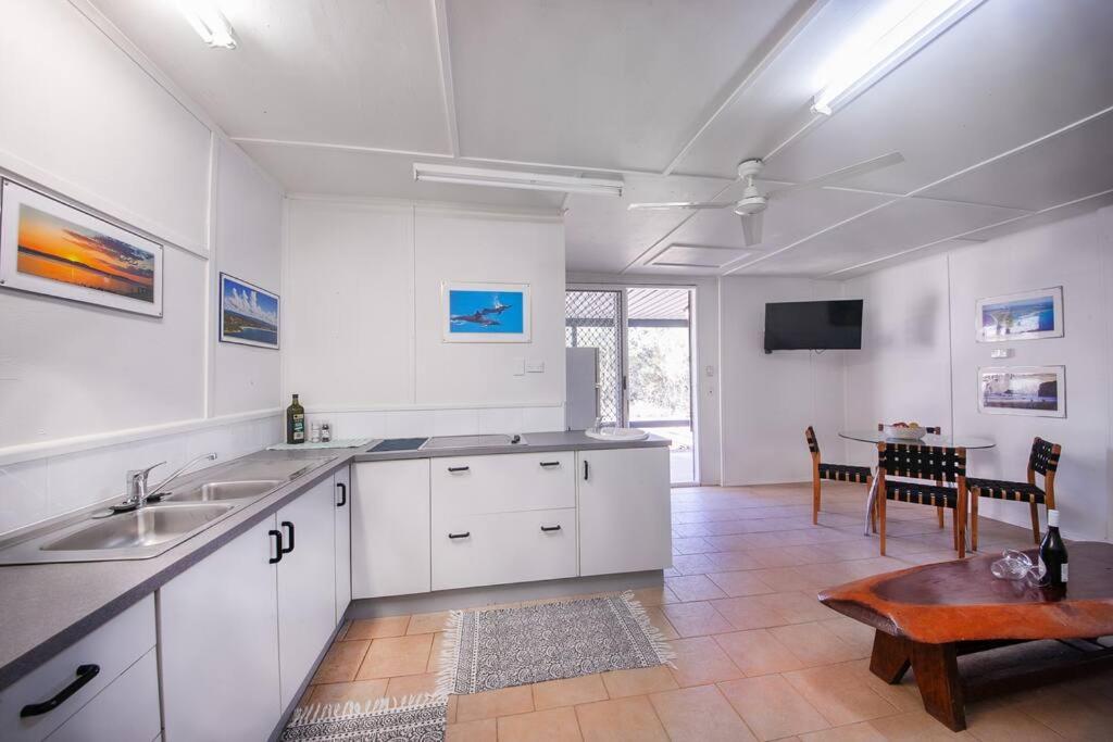 Kangaroo Kabin - Entire cabin, 5mins to the beach