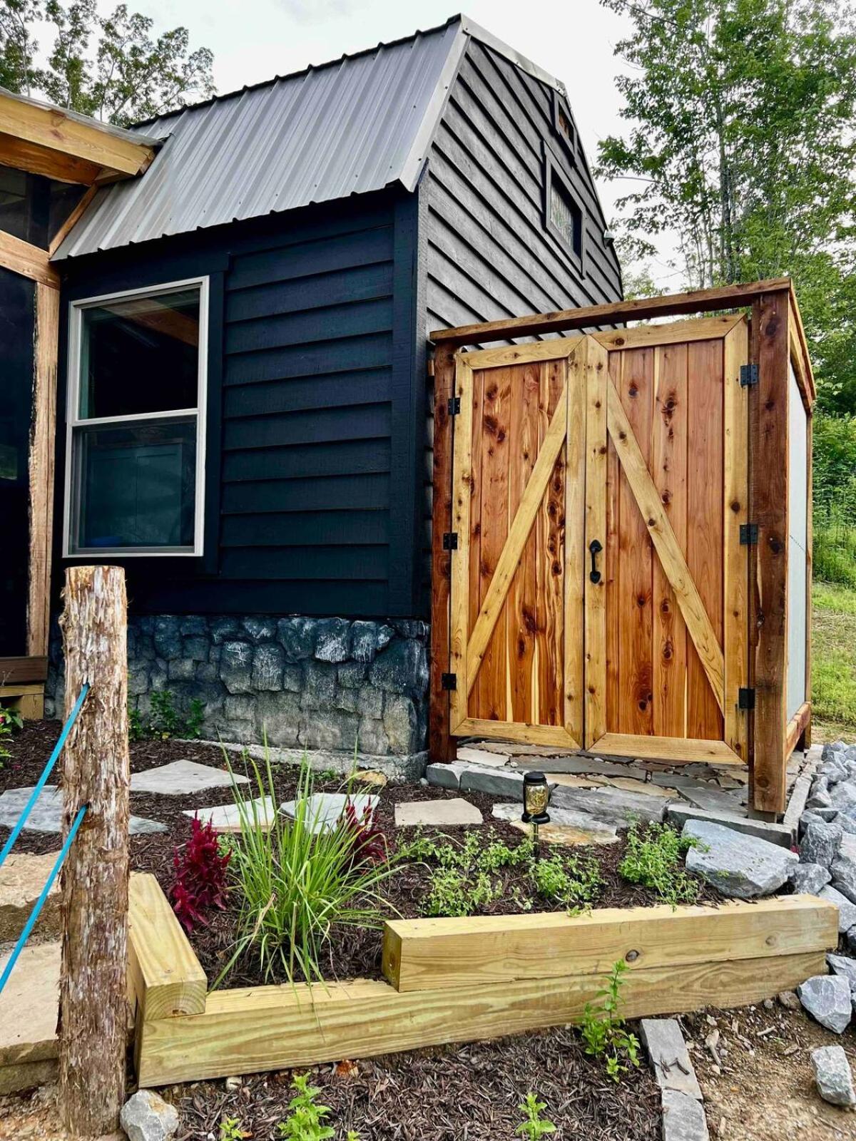 Blackbird Cabin
