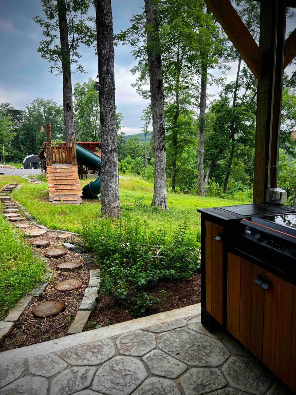 Blackbird Cabin