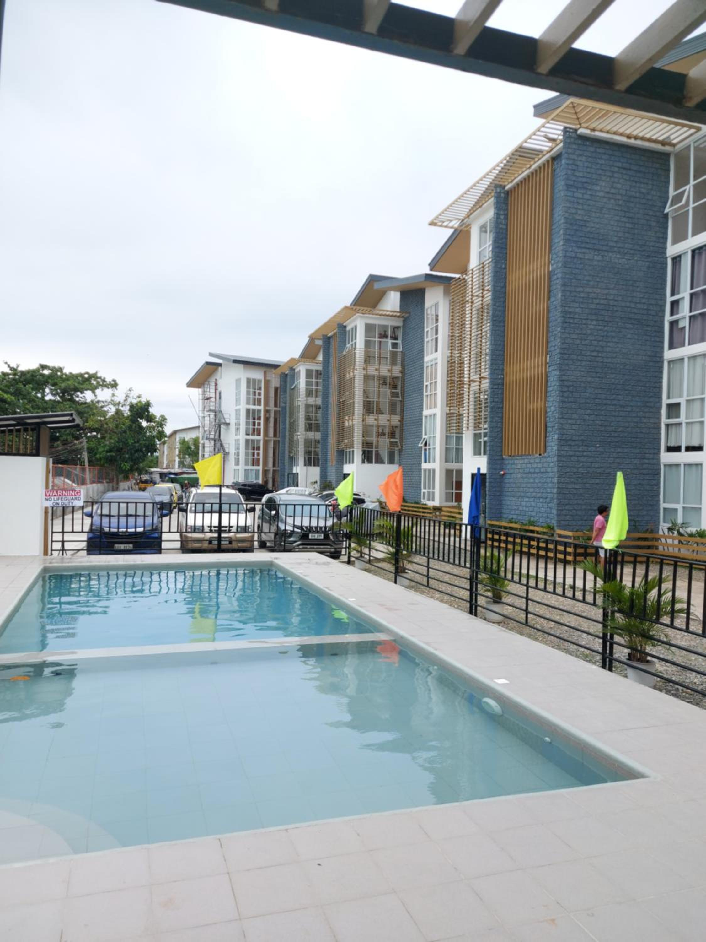 Fully Furnished Staycation - Neflix, Pool,Can cook near Mactan Airport view 3