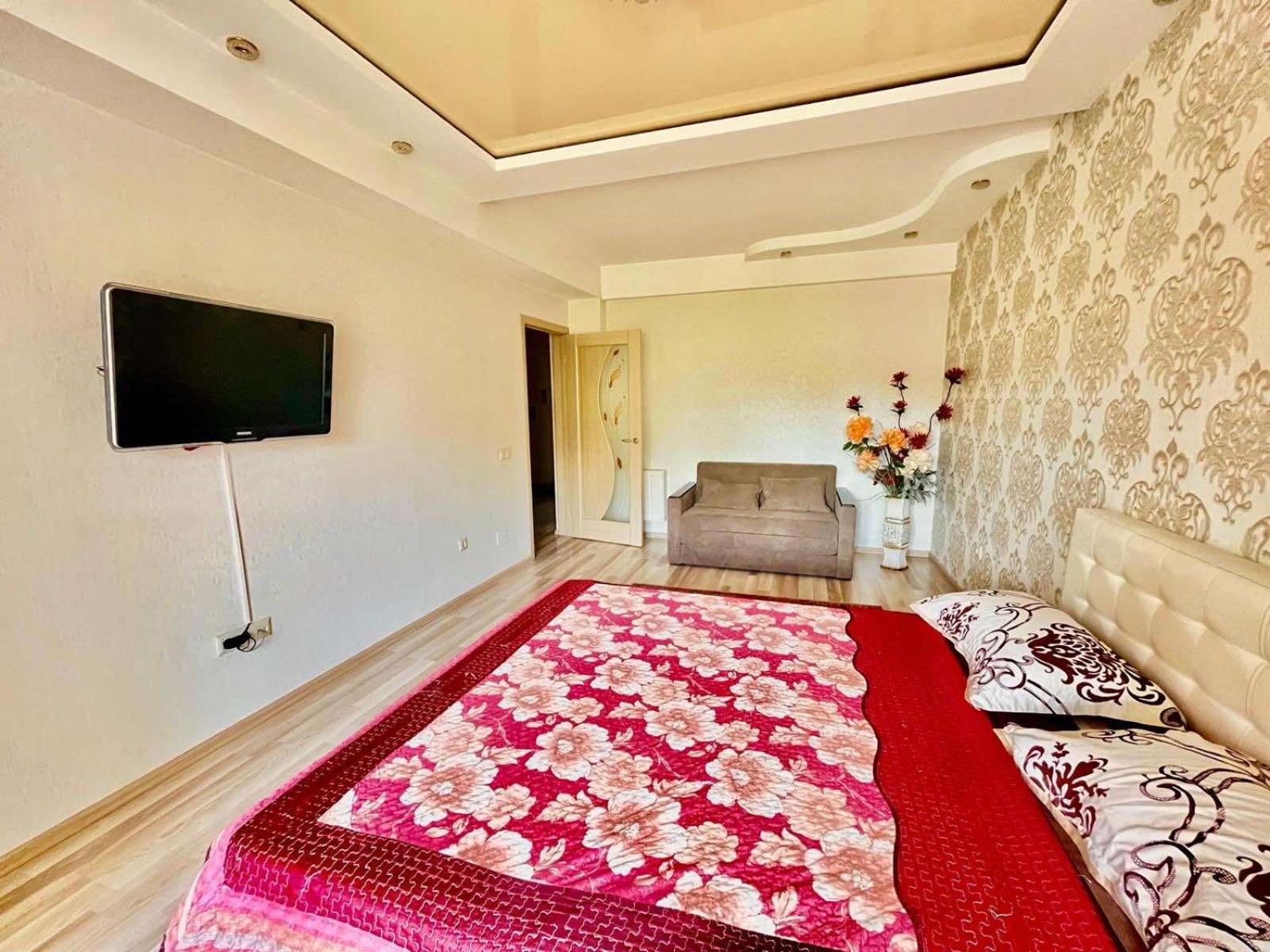 Lia*s Deluxe Apartment in the Center view 2
