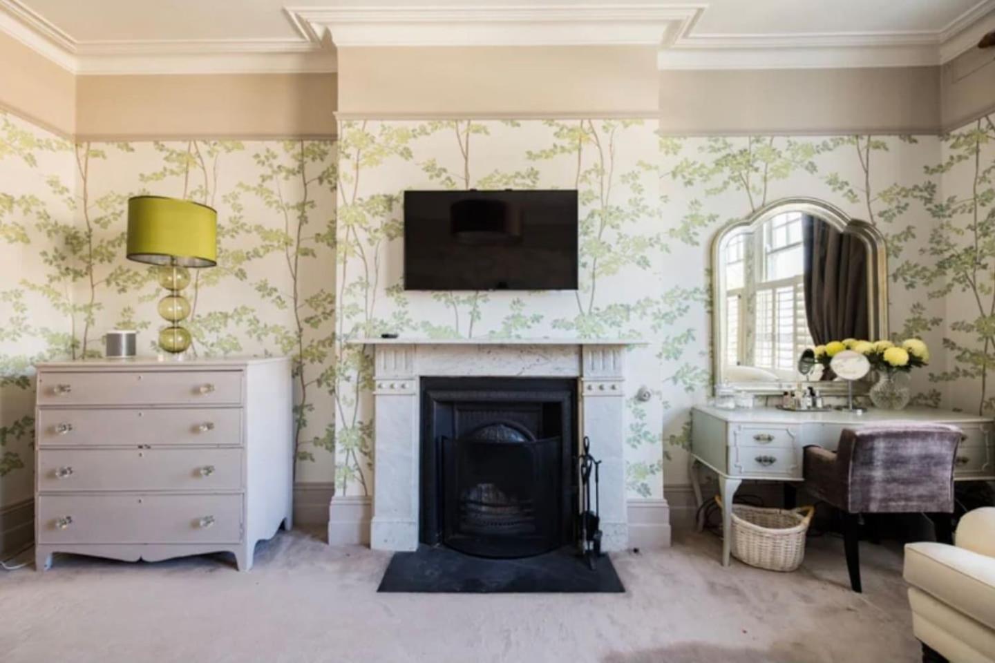 Heaver House - stunning, large, 5BR house nr tube and tooting common