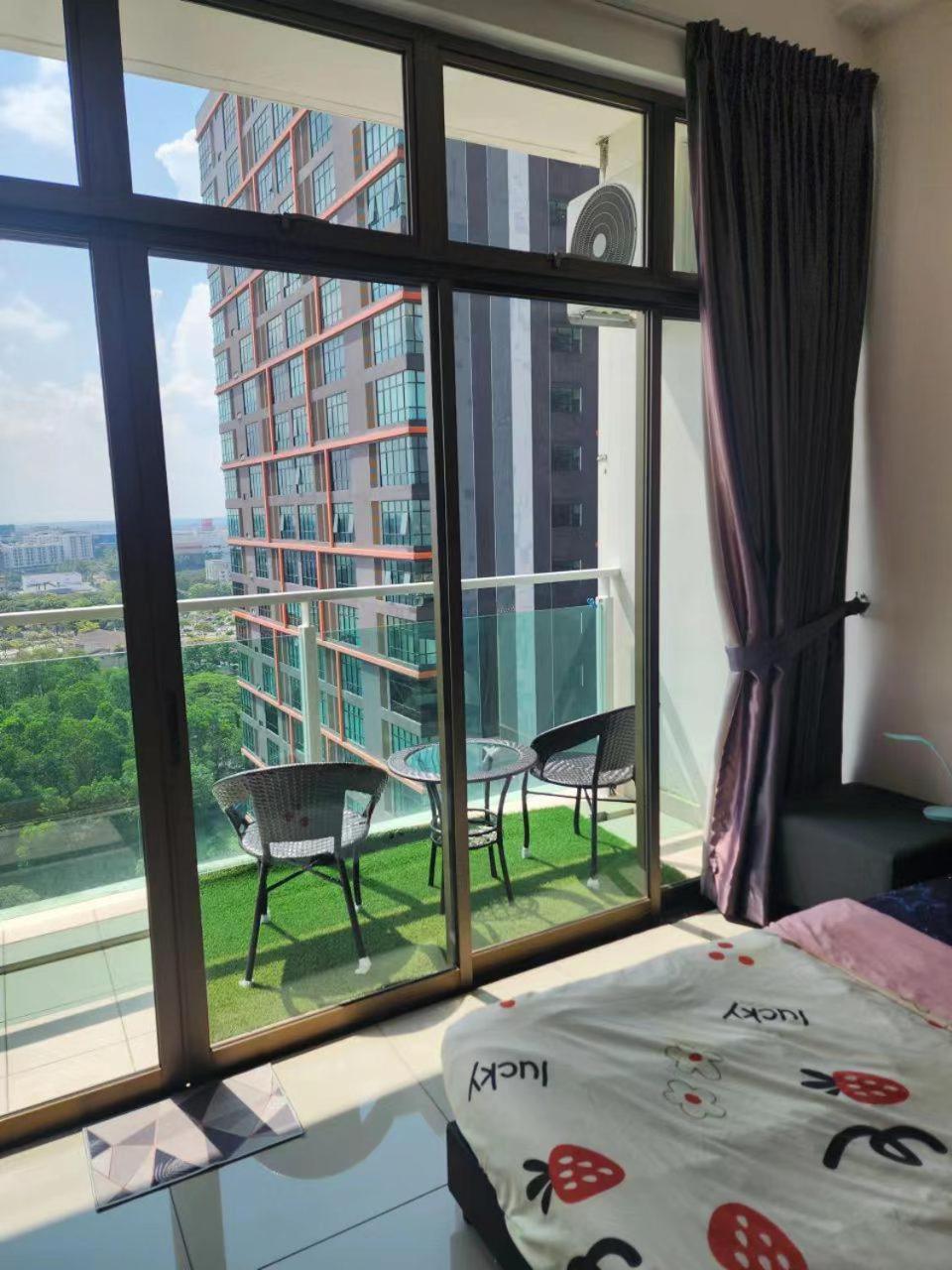 17-Mount Austin Palazio high floor 2/3pax beautiful street view