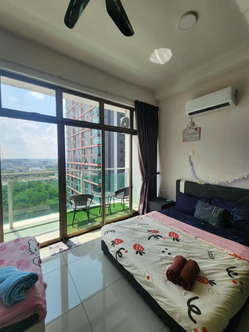 17-Mount Austin Palazio high floor 2/3pax beautiful street view