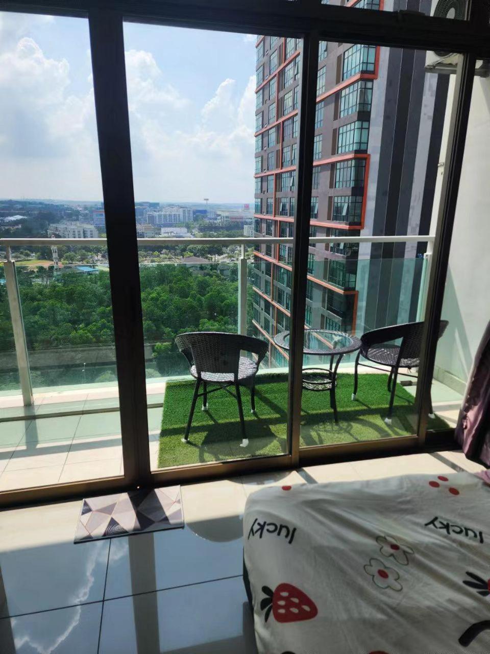 17-Mount Austin Palazio high floor 2/3pax beautiful street view