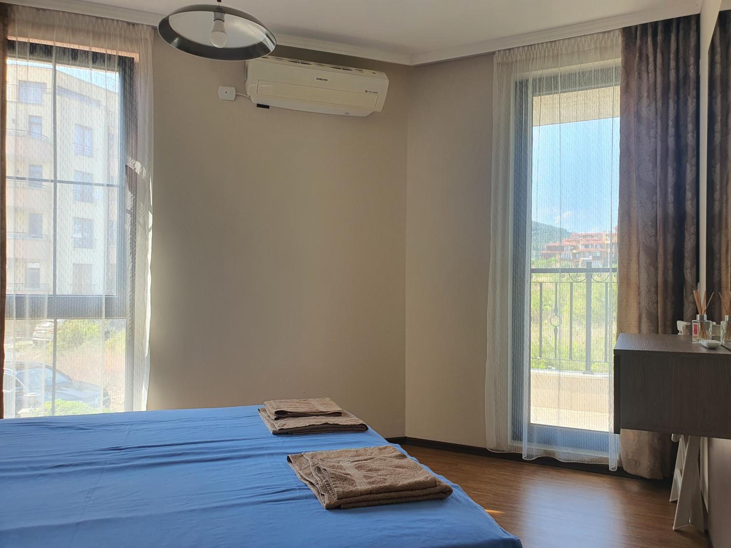 Relaxing Mountain View Apartment near the Beach