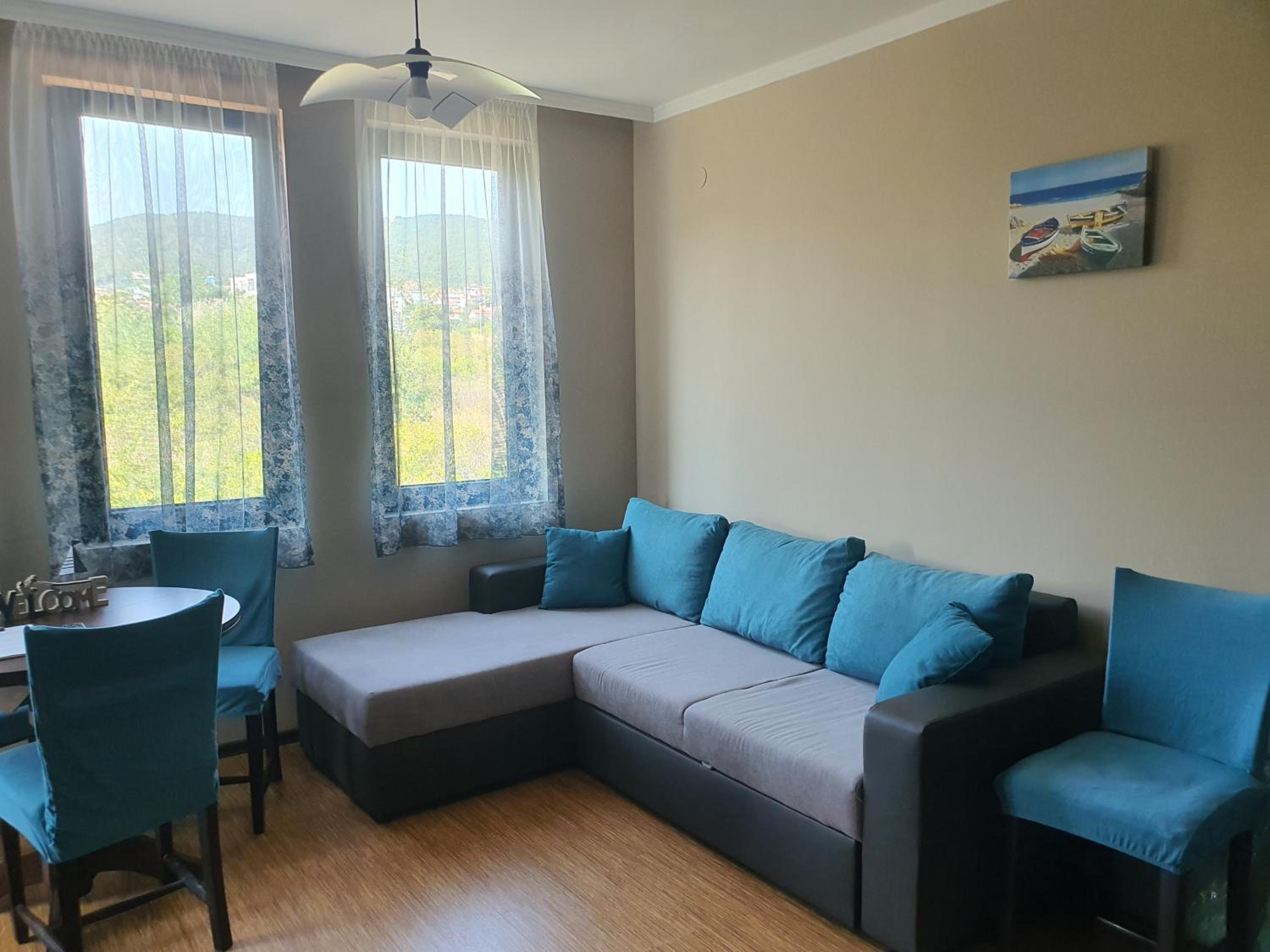 Relaxing Mountain View Apartment near the Beach