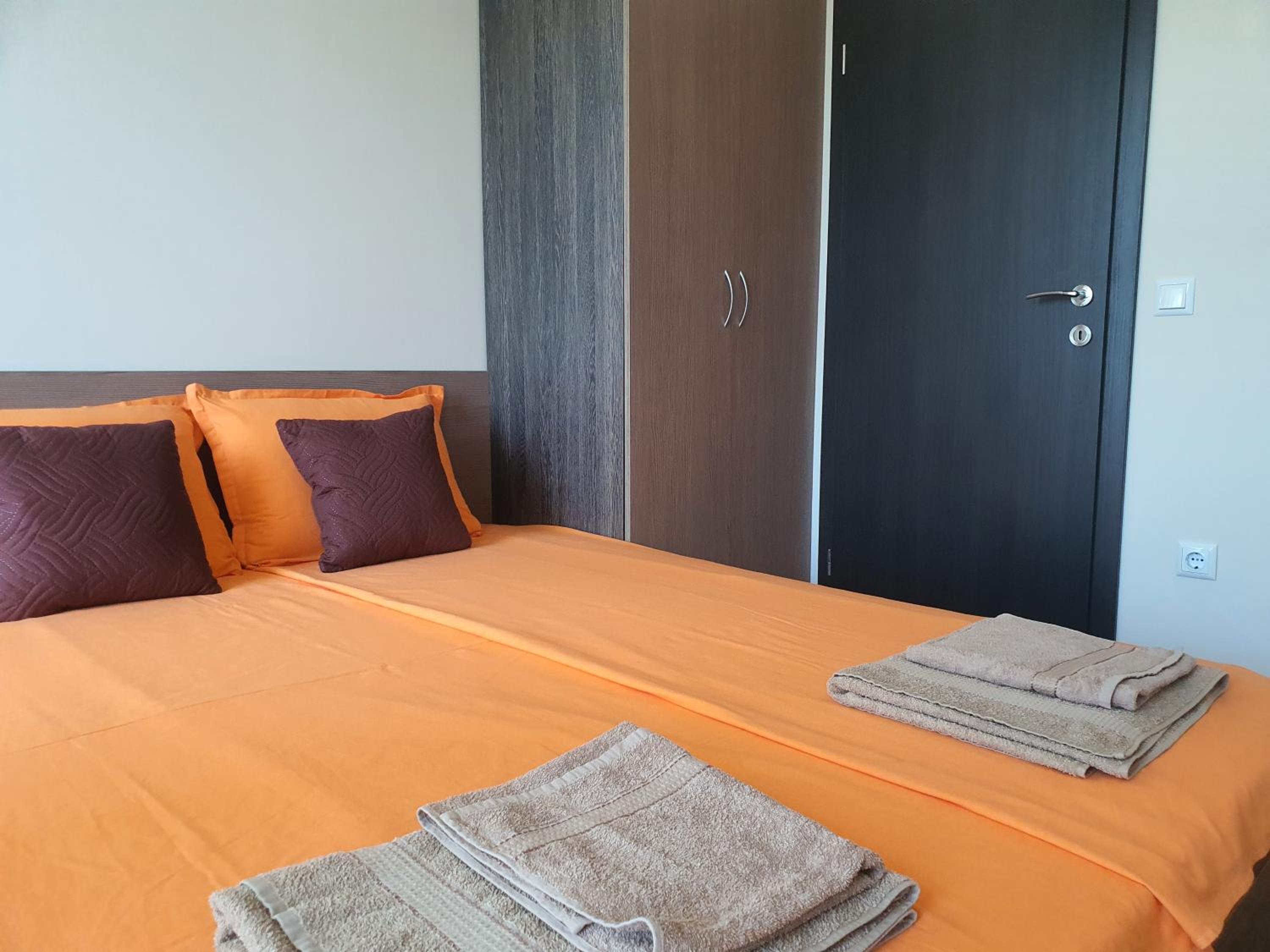 Relaxing Mountain View Apartment near the Beach