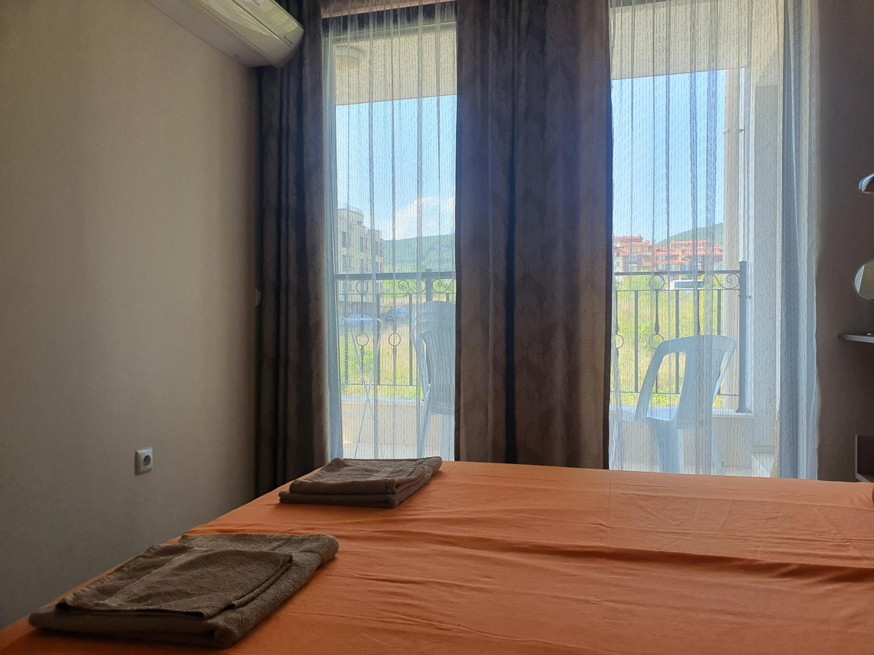 Relaxing Mountain View Apartment near the Beach