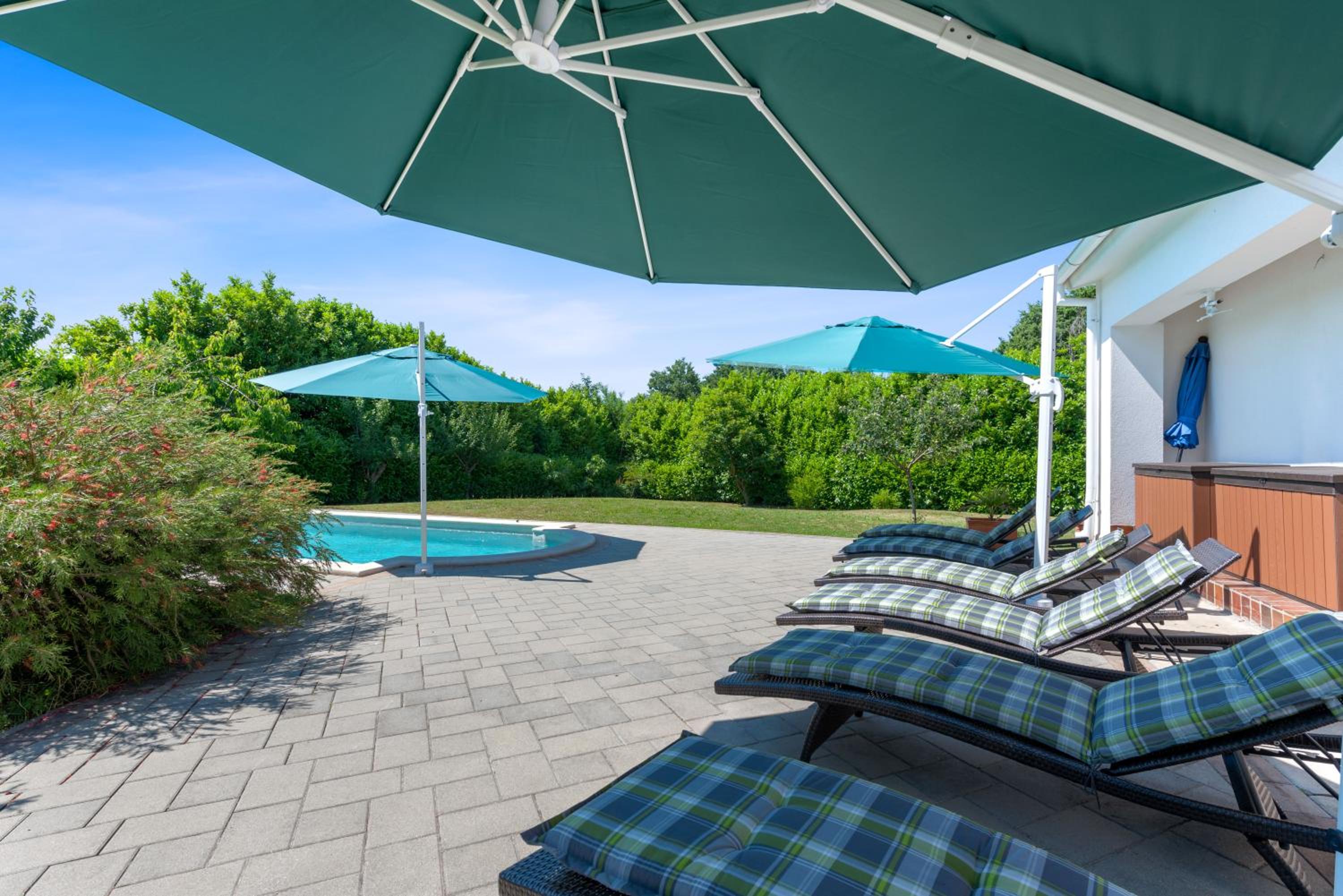 Grosse Luxus-Villa fur 12 Personen mit Pool, Jachuzzi und Meeresnähe view 5