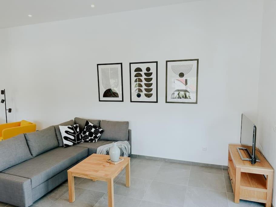 Apartment 100 qm im Weindorf - Balkon/Garage