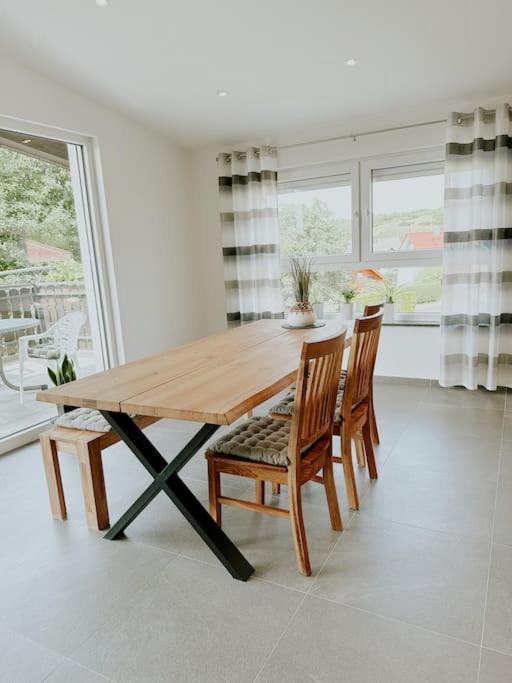Apartment 100 qm im Weindorf - Balkon/Garage