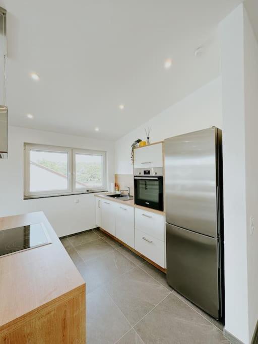 Apartment 100 qm im Weindorf - Balkon/Garage