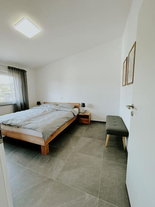 Apartment 100 qm im Weindorf - Balkon/Garage