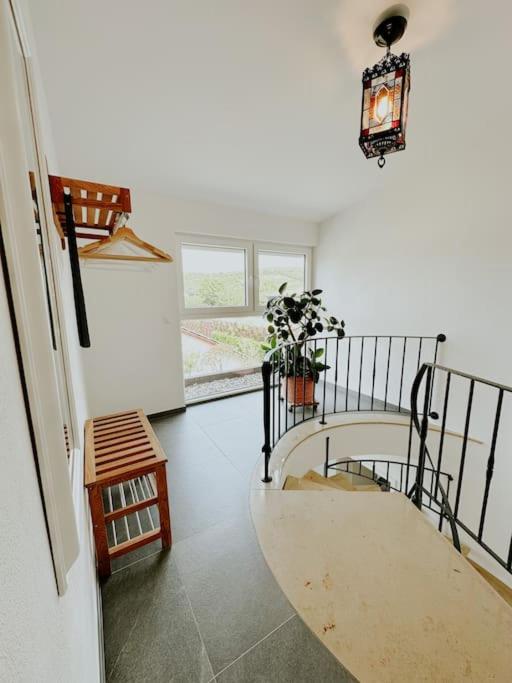 Apartment 100 qm im Weindorf - Balkon/Garage