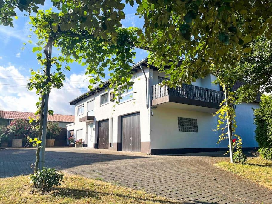 Apartment 100 qm im Weindorf - Balkon/Garage