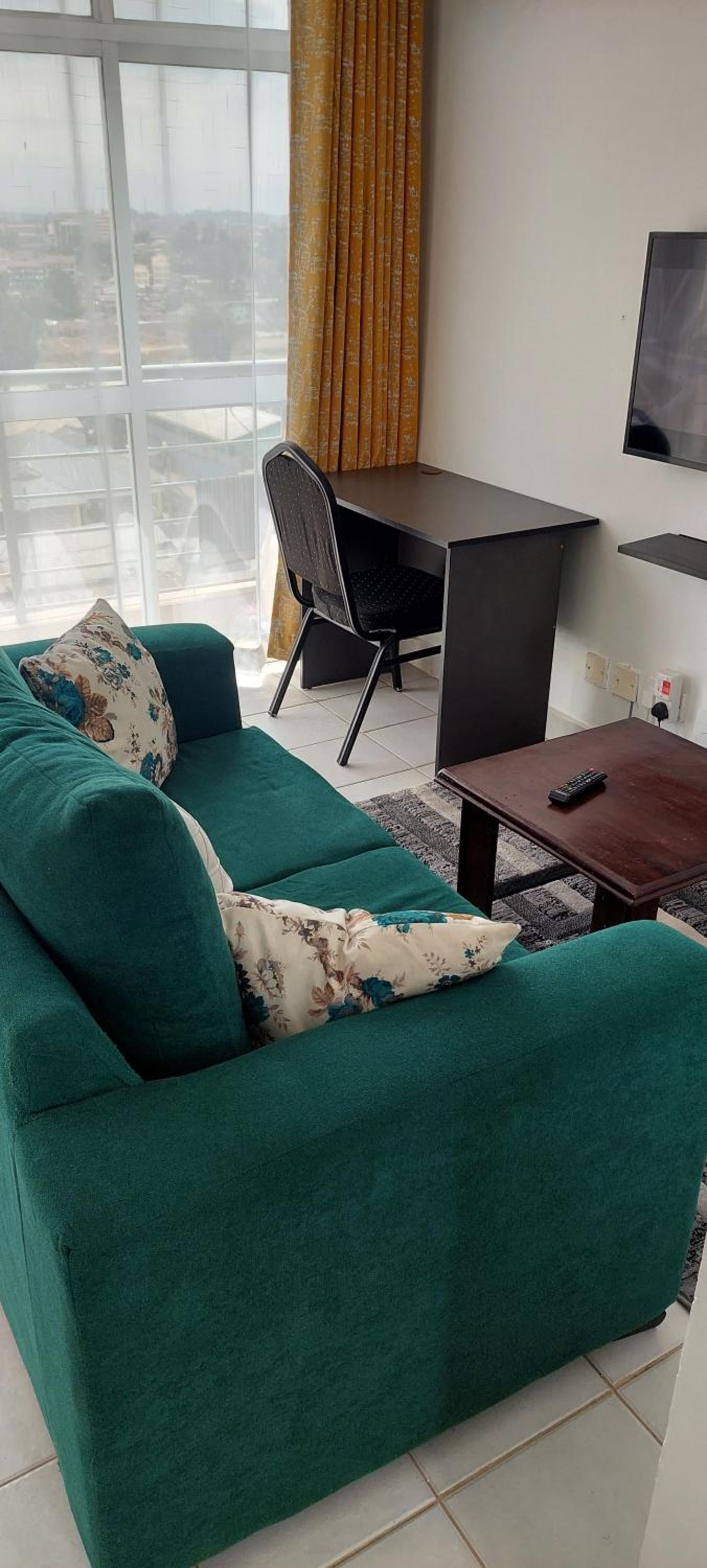 Cosy Studio with Workspace