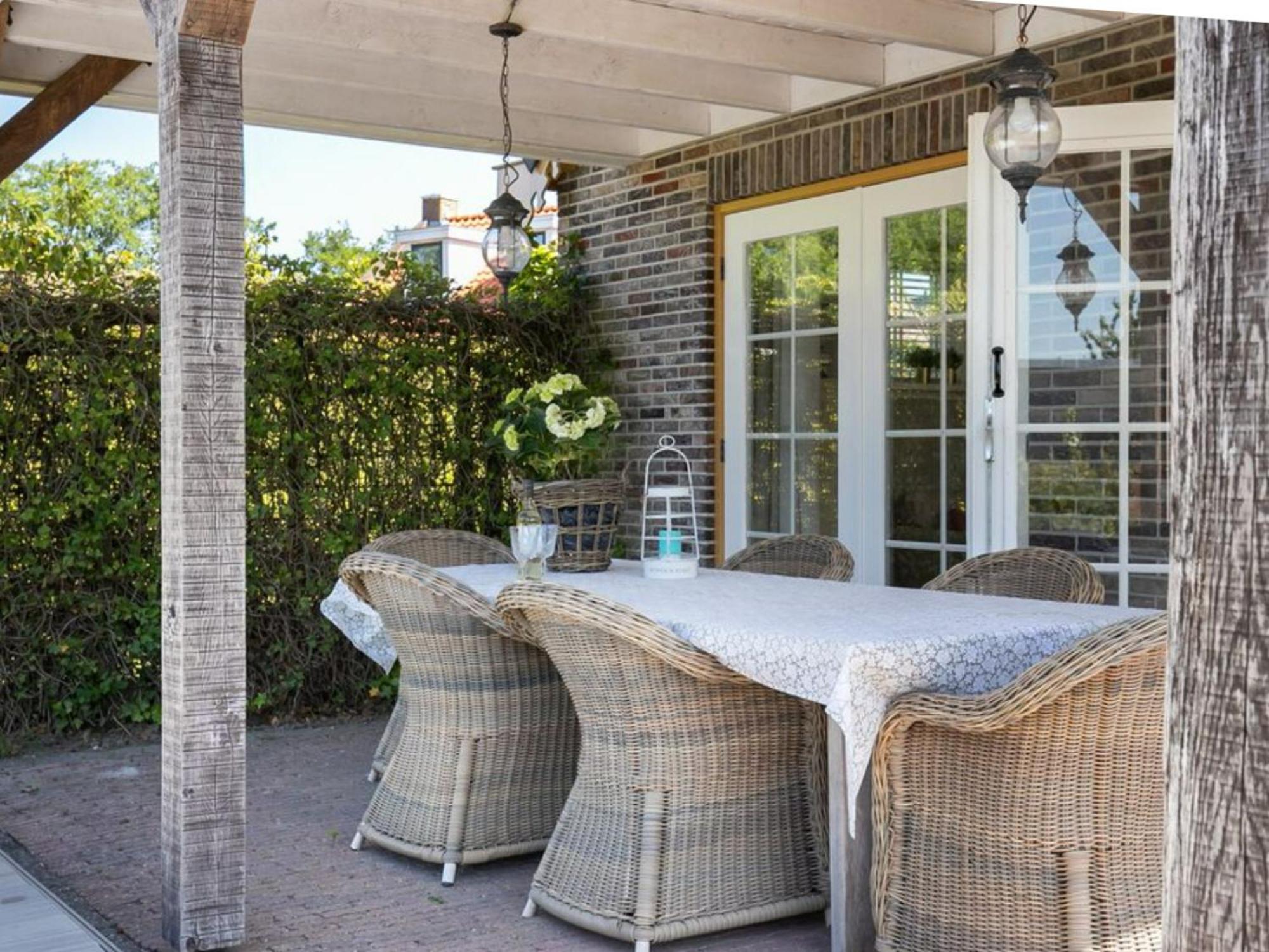 Gemütliches Ferienhaus mit beheiztem Pool, Garten und überdachter Terrasse