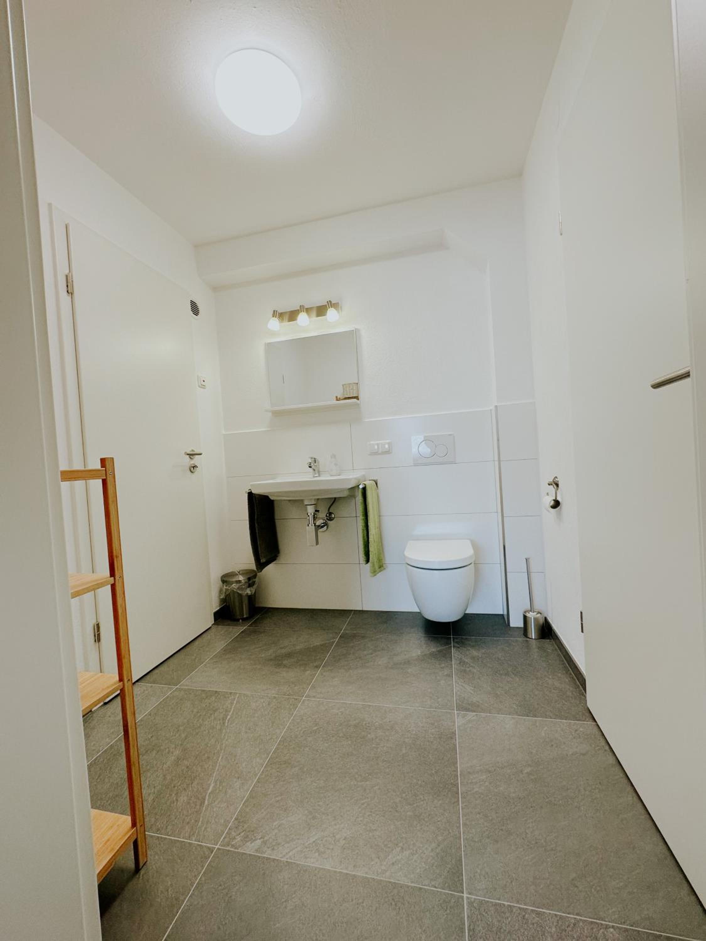 Apartment 100 qm im Weindorf - Balkon/Garage