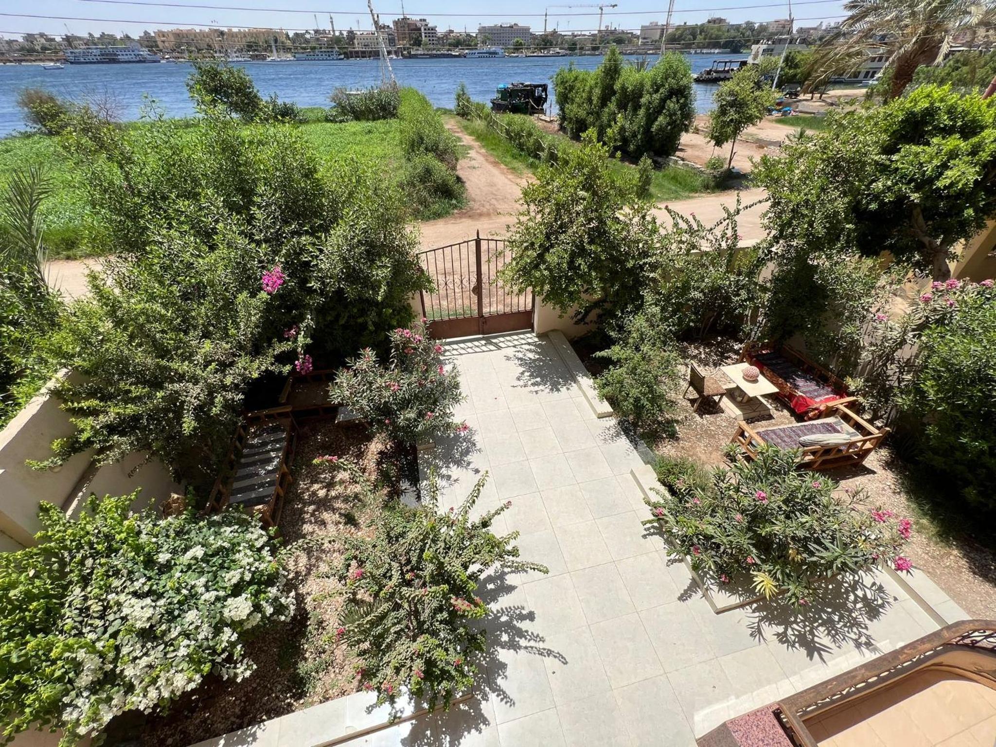 Luxor Plaza House