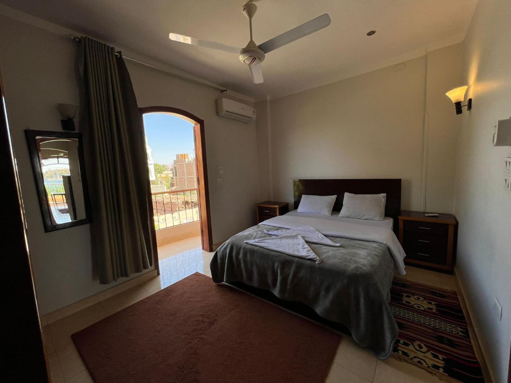 Luxor Plaza House