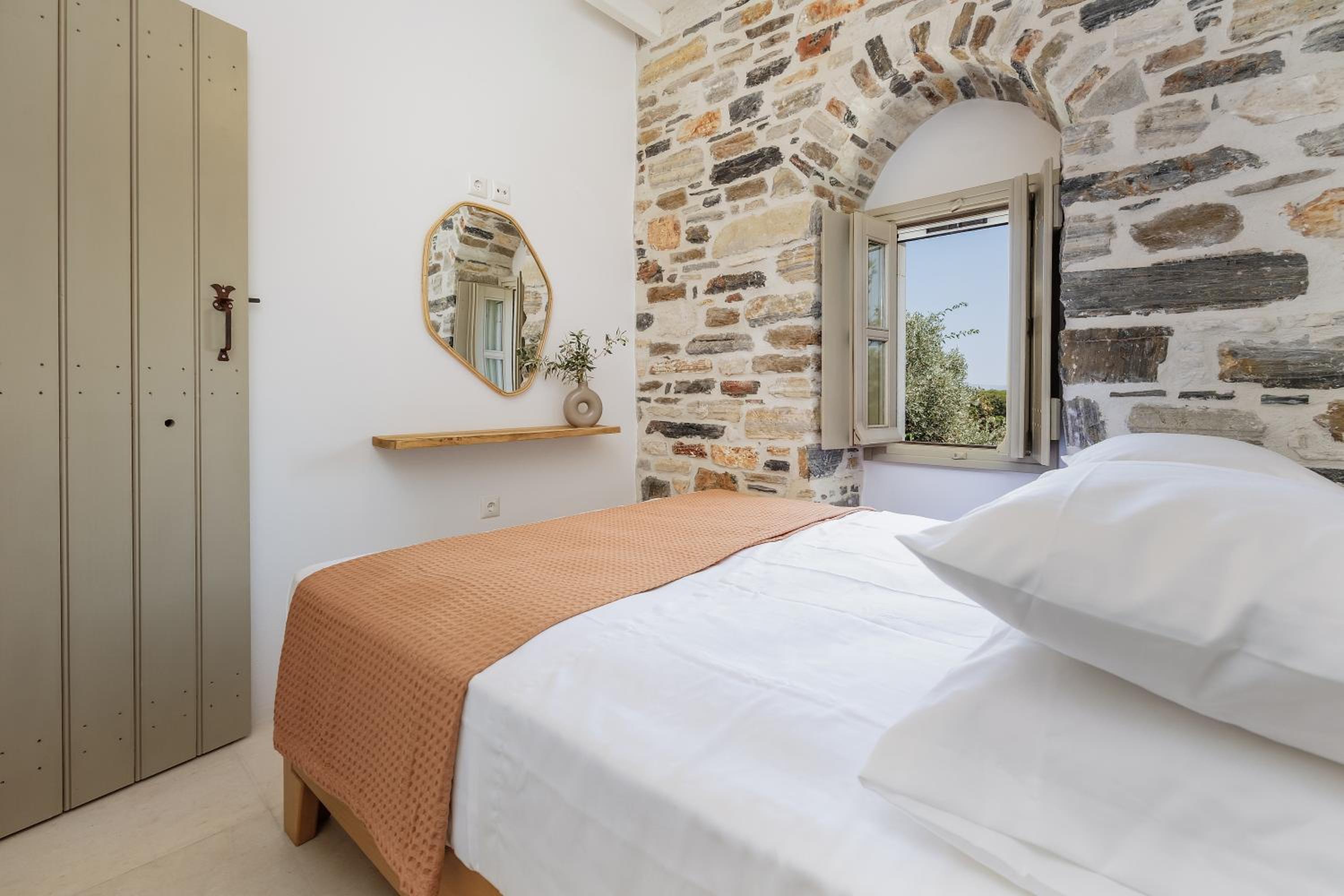 Zos Suites
