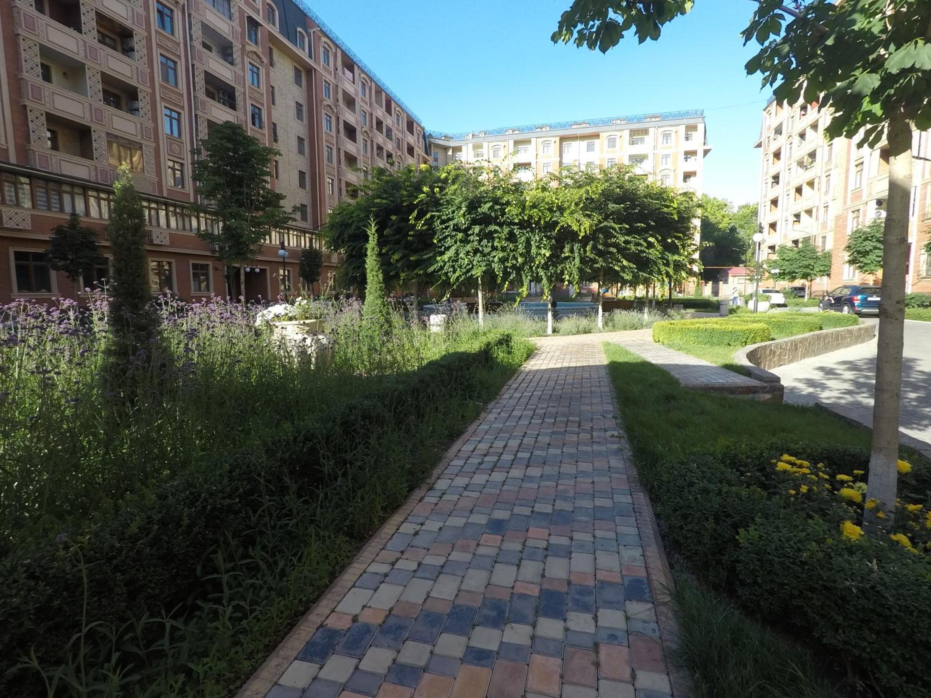 2BR condo with a nice garden view 4