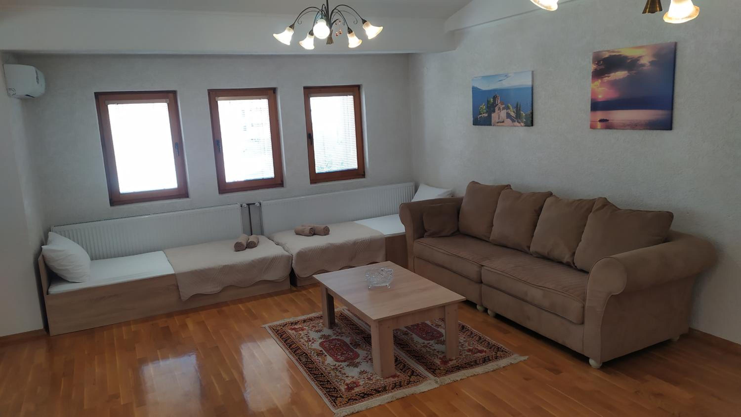 Villa Koteski - Spacious Apt, Near Lake & Parking