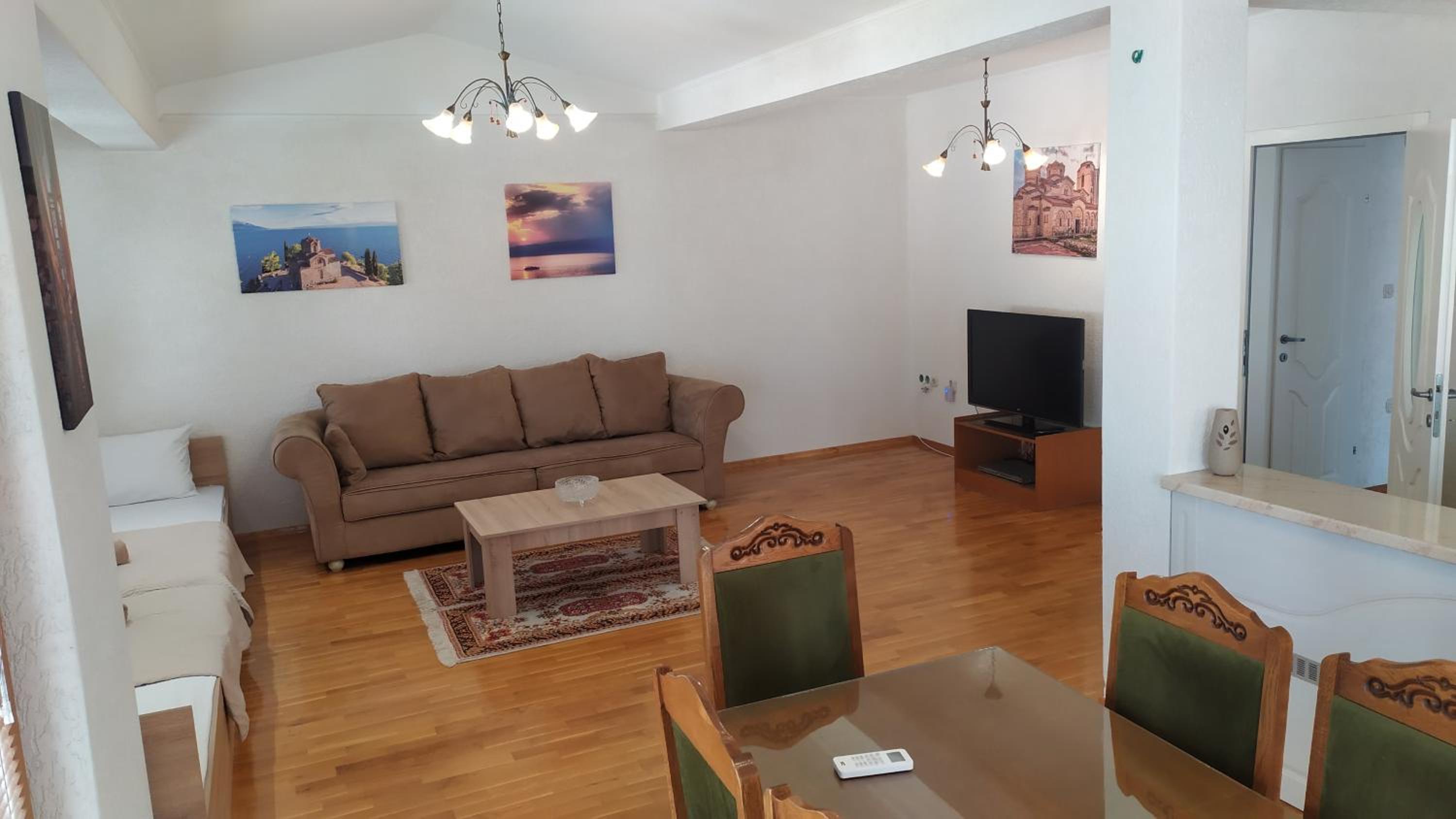 Villa Koteski - Spacious Apt, Near Lake & Parking