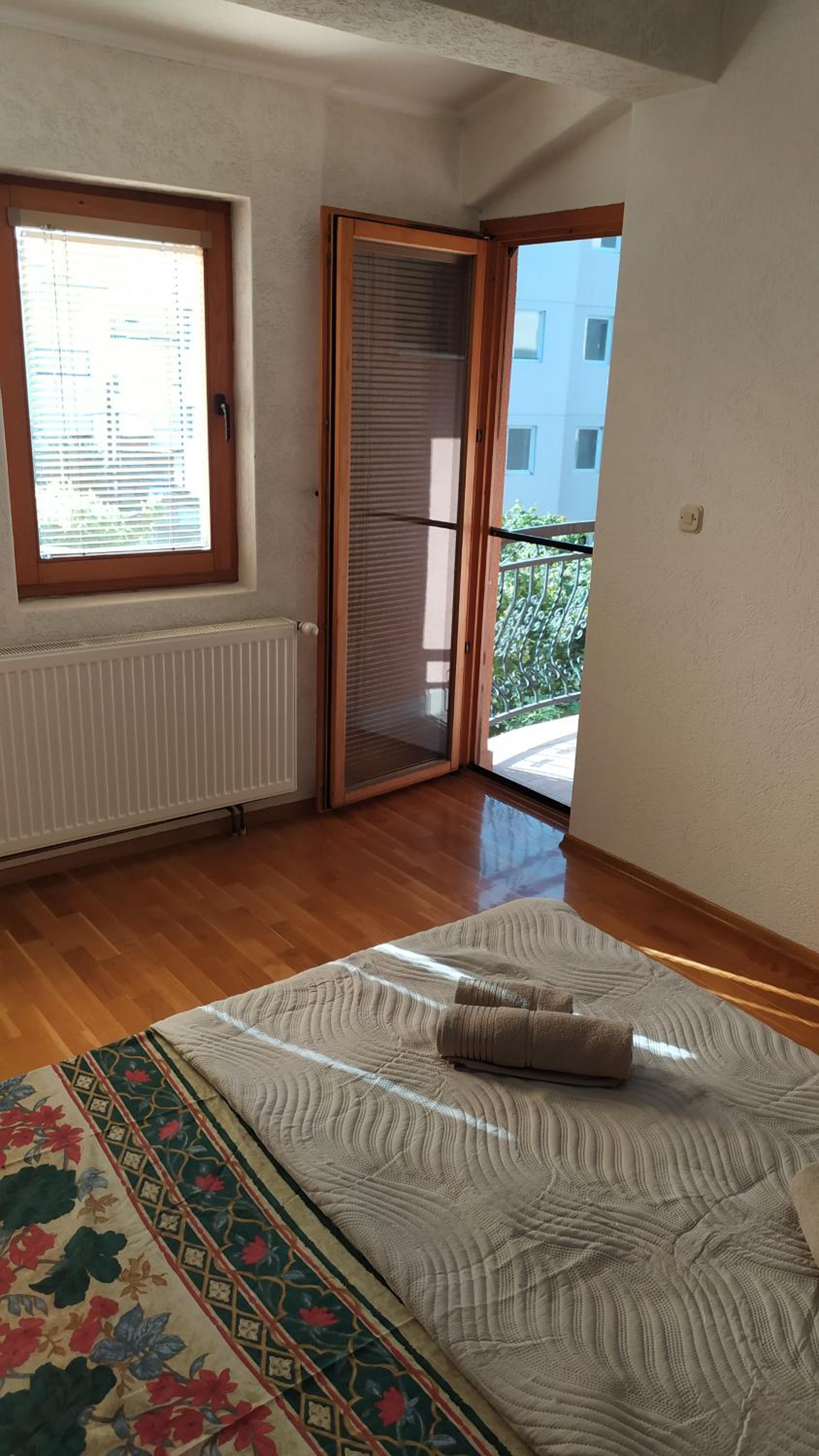 Villa Koteski - Spacious Apt, Near Lake & Parking
