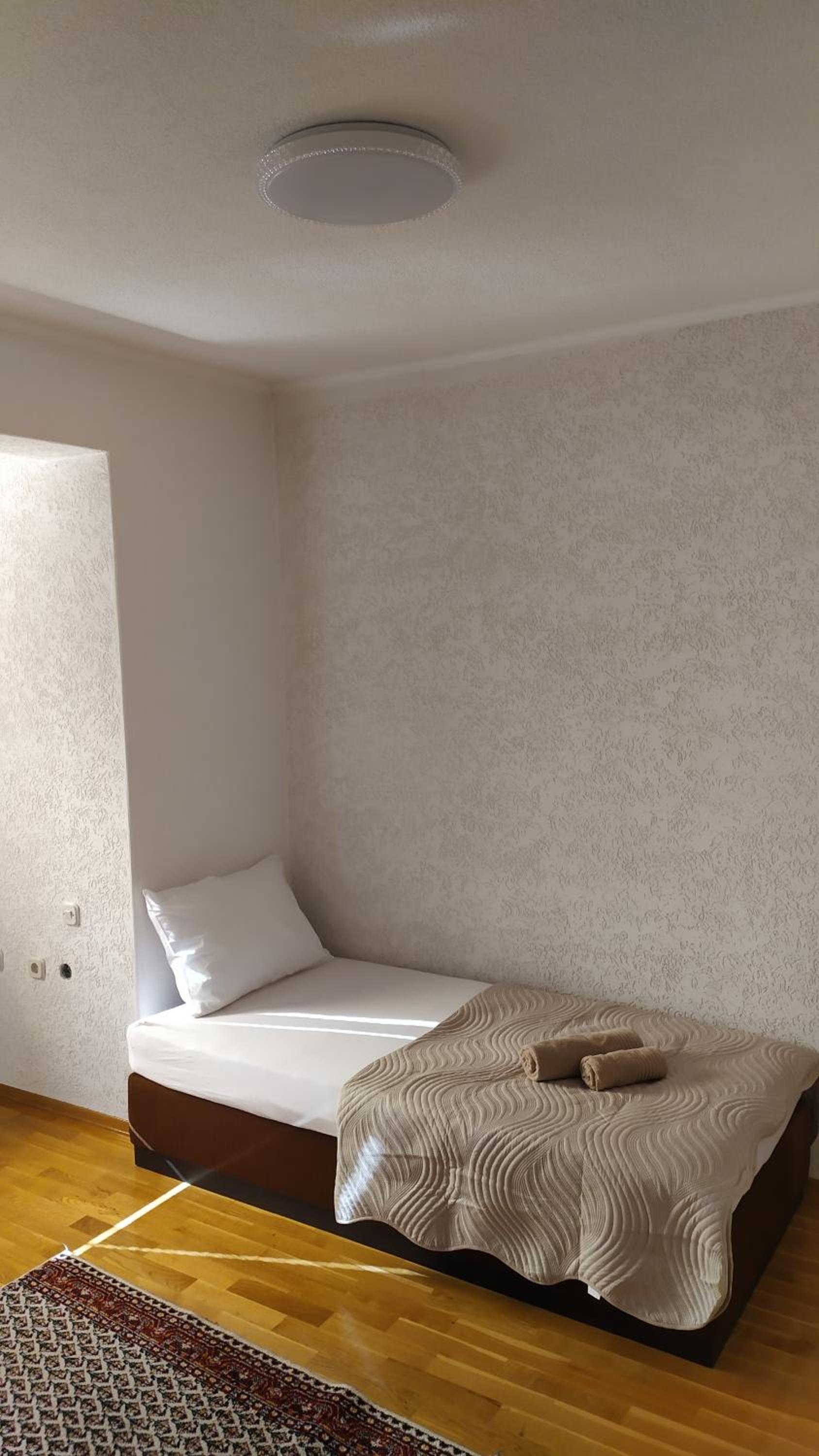 Villa Koteski - Spacious Apt, Near Lake & Parking