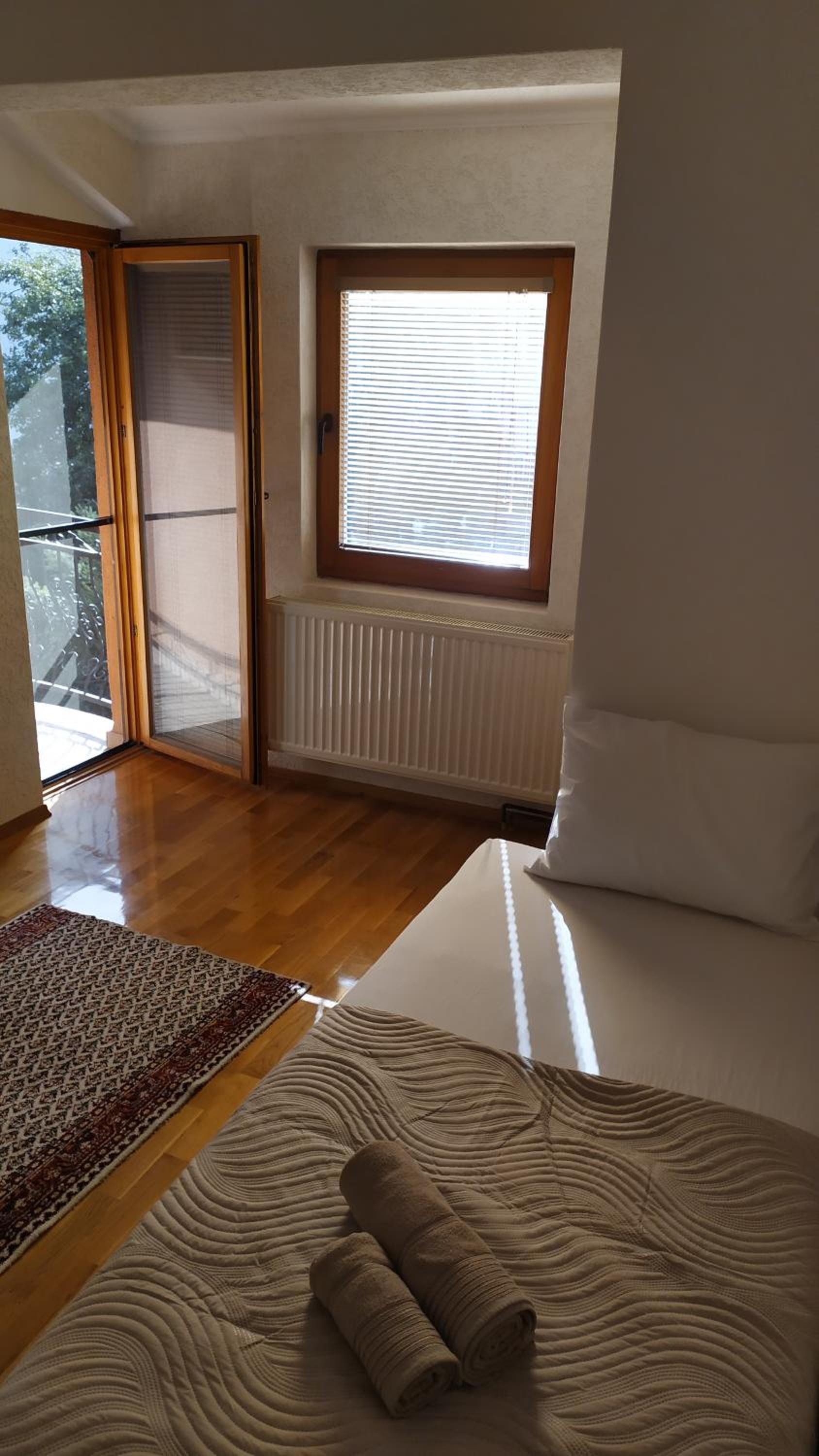 Villa Koteski - Spacious Apt, Near Lake & Parking
