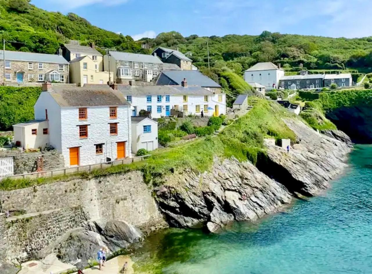 Just Opened. Romantic Clifftop Retreat view 2