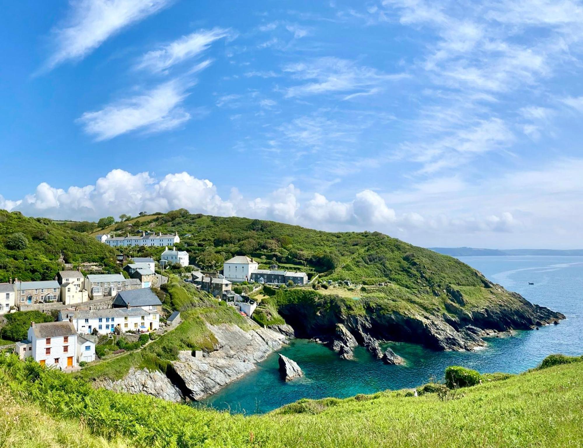 Just Opened. Romantic Clifftop Retreat view 4