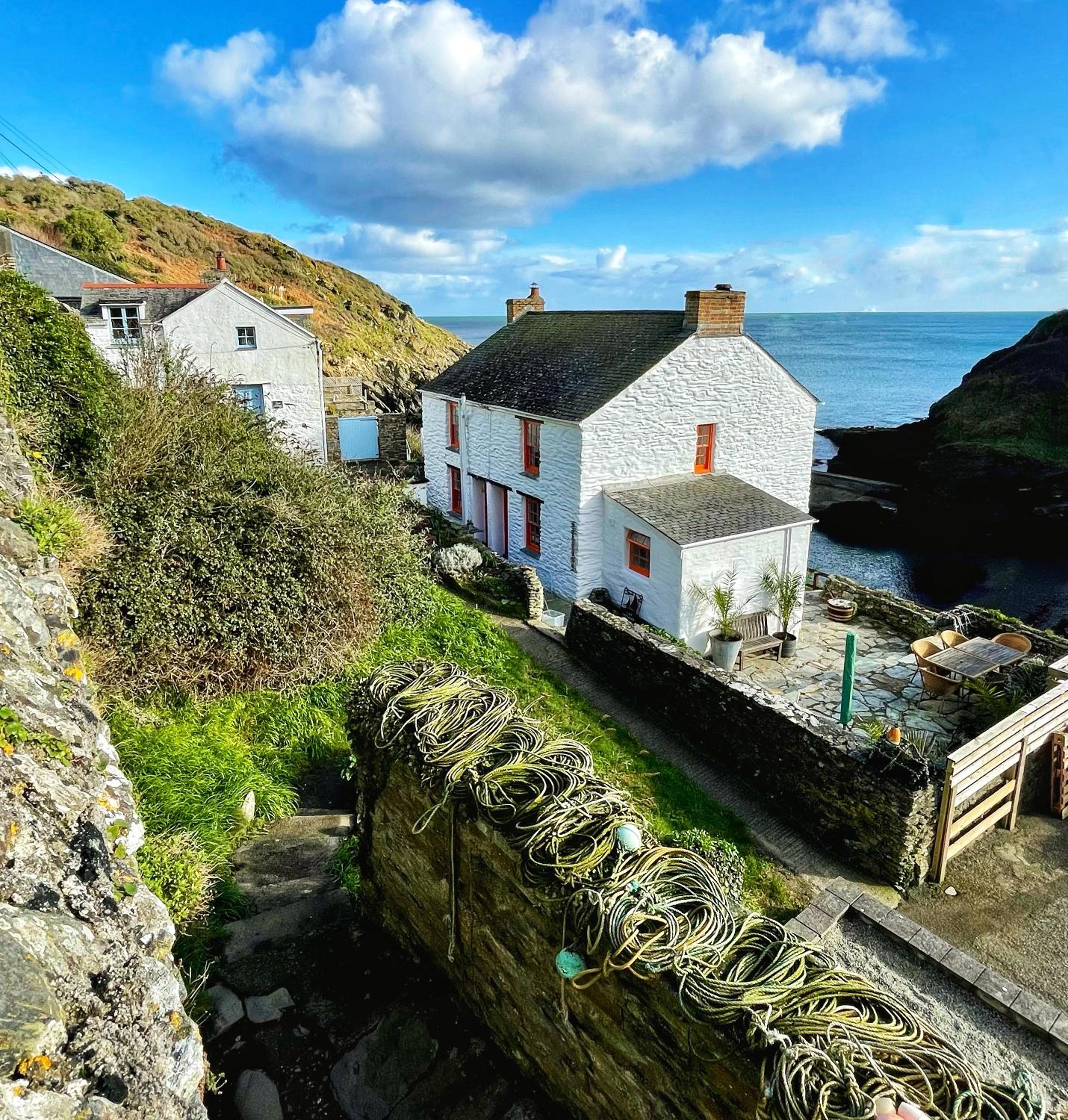 Just Opened. Romantic Clifftop Retreat view 3