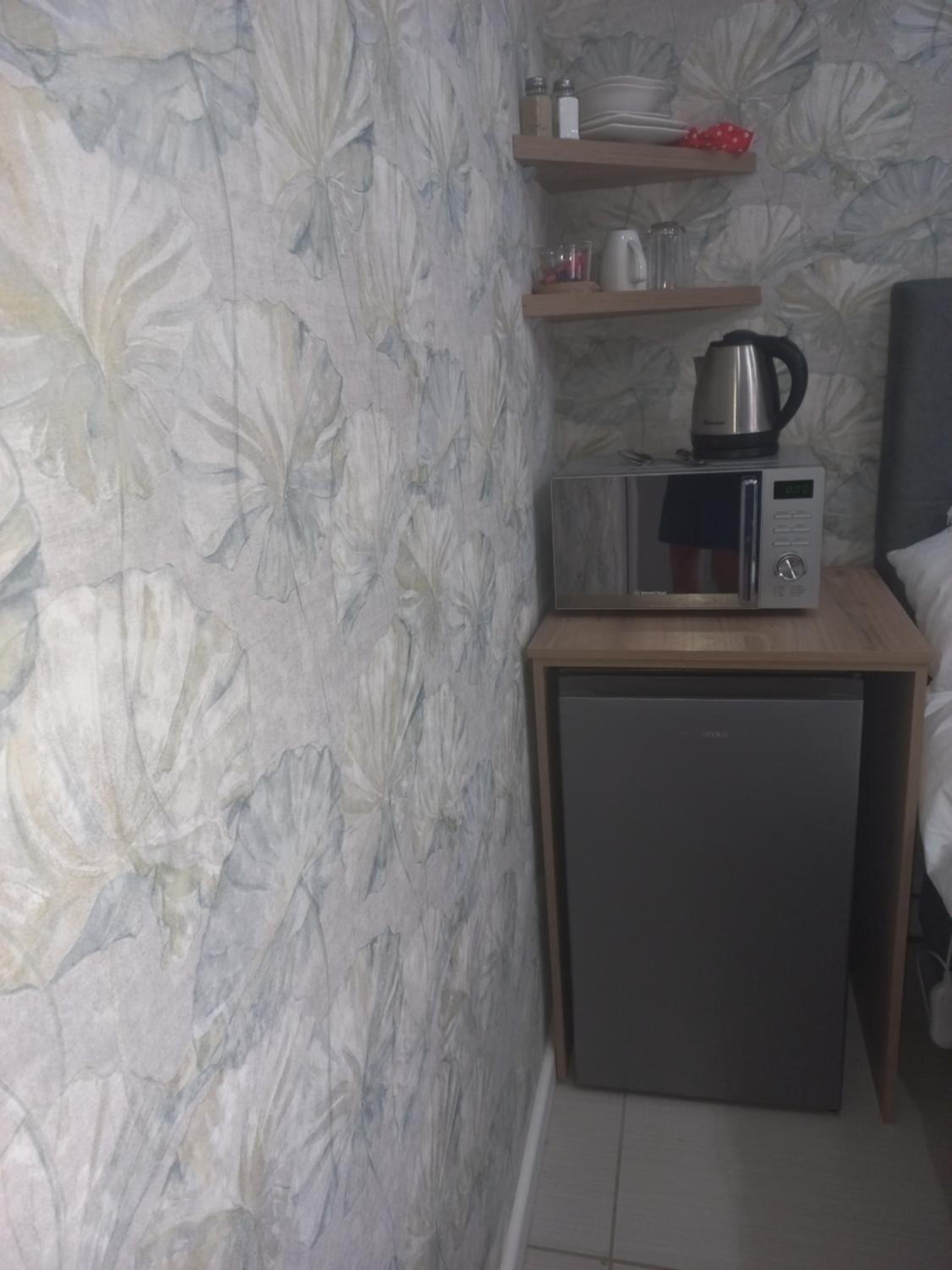 Cronin Luxury Accommodation Room 1 view 3