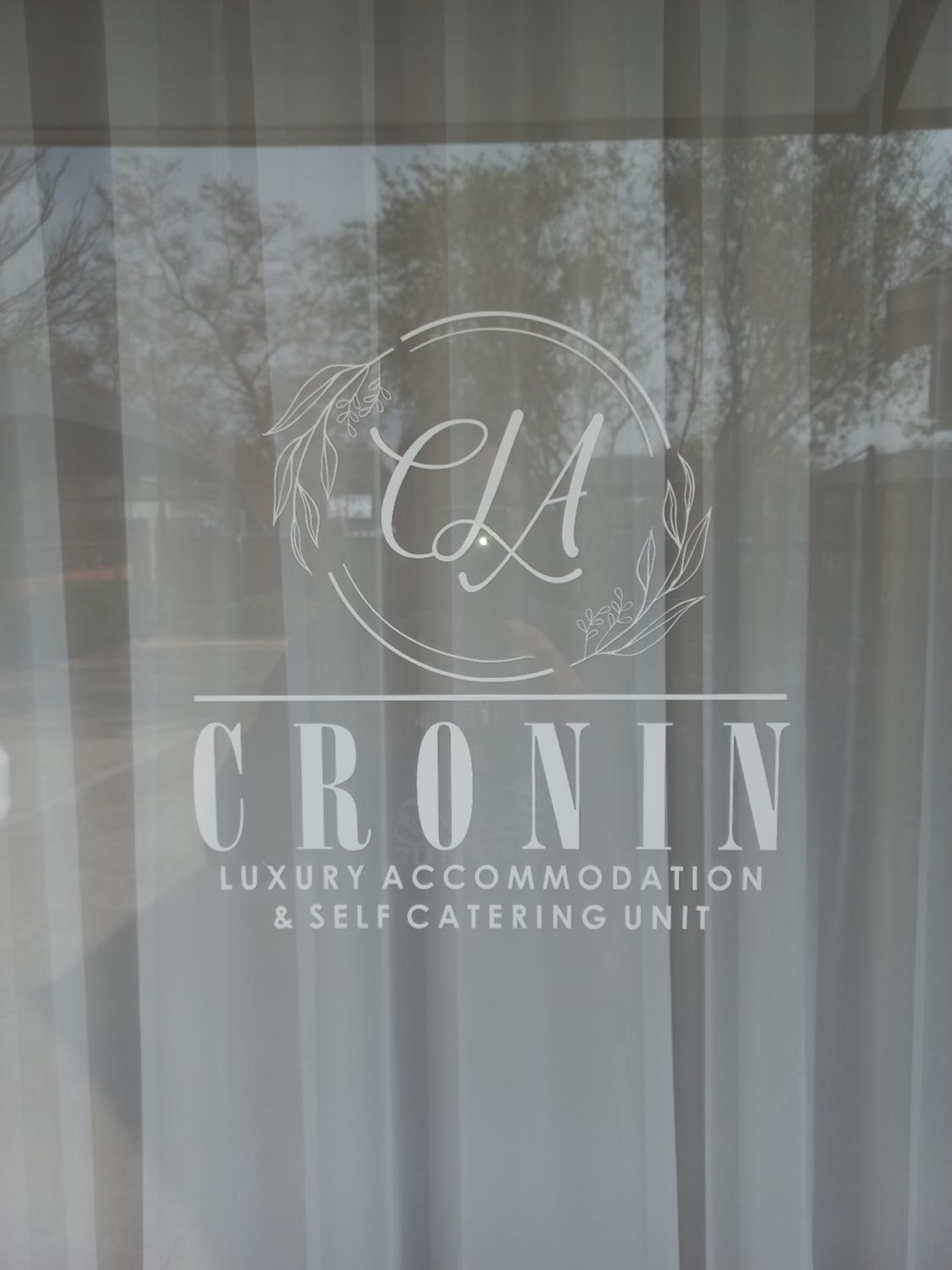 Cronin Luxury Accommodation Room 1 view 2