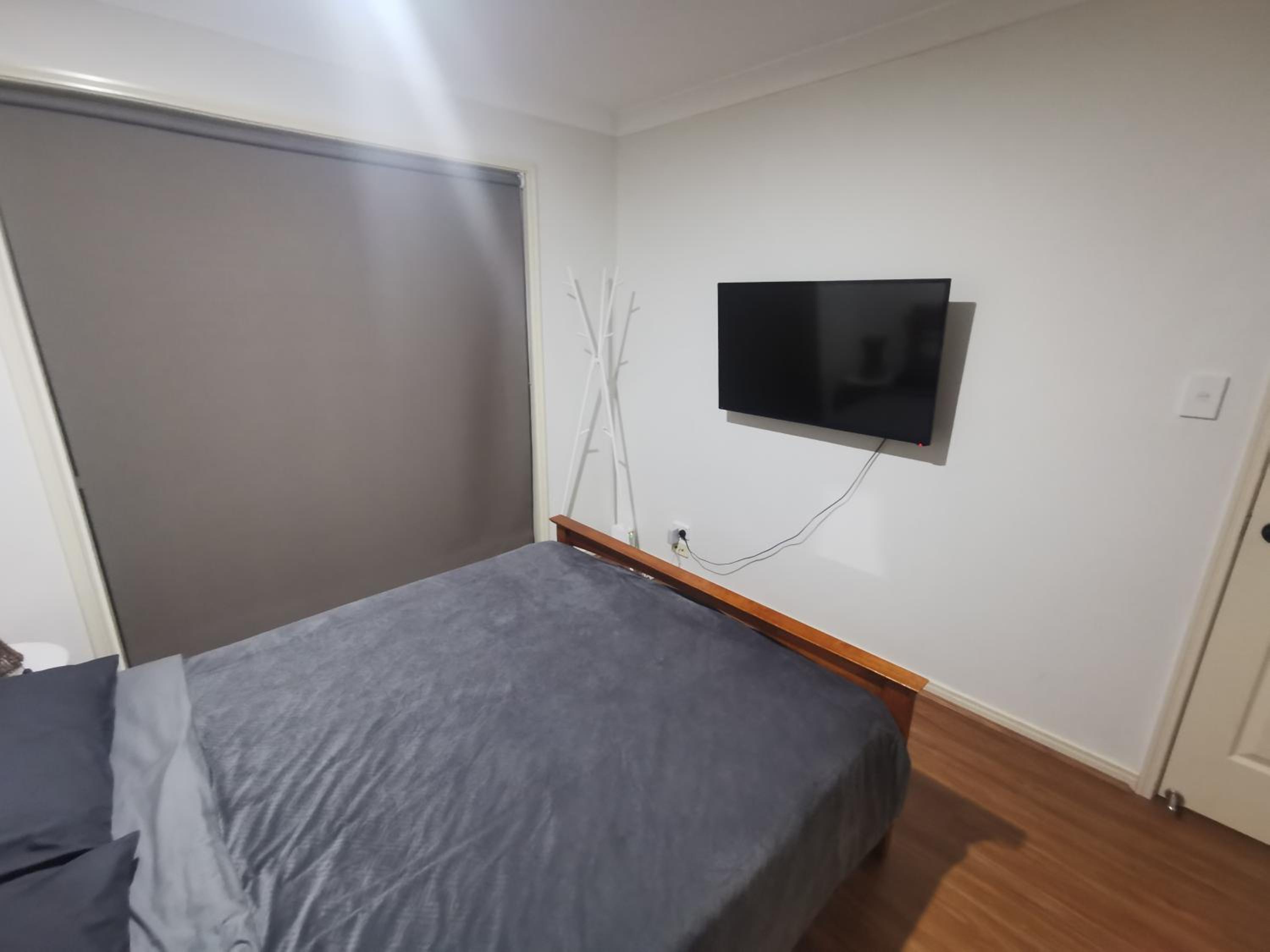 Shared house with other guests near shopping center and theme parks