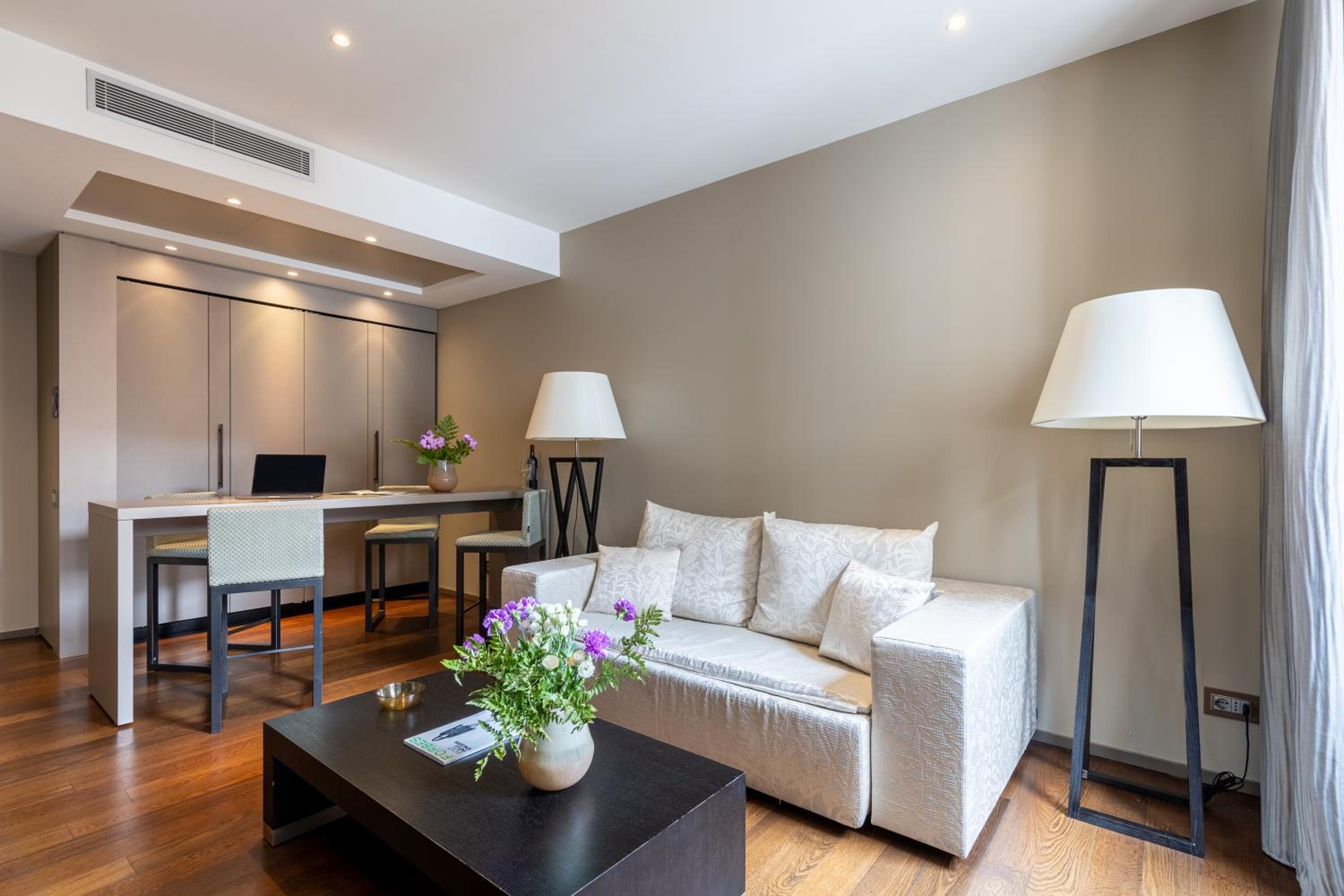 NJ Hotels & Apartments San Pietro all'orto 6