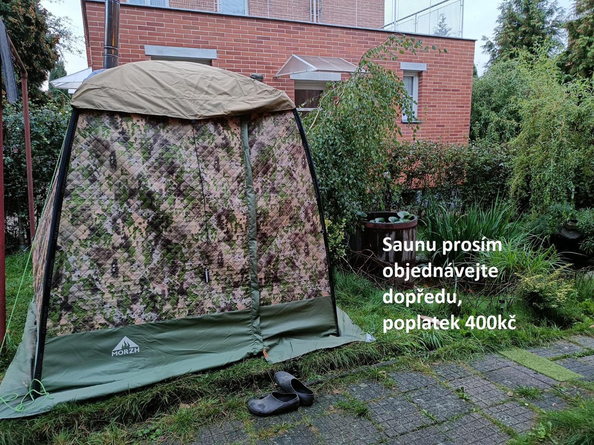 EN Homestay with private top floor, 3 bedrooms, bathroom, kitchenette, host stays downstairs with a cat and 2 small dogs --- CS Soukromé horní patro, 3 lož