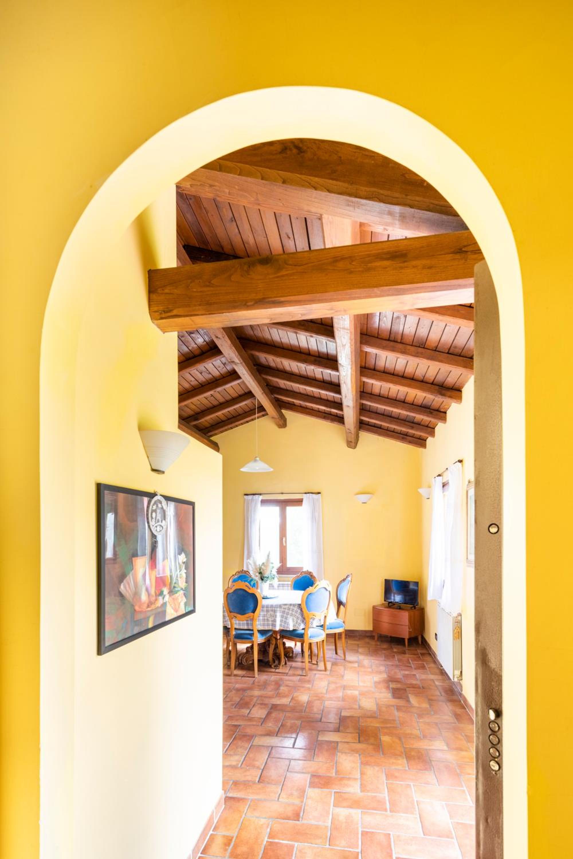 Villa with Large Garden and Free Parking
