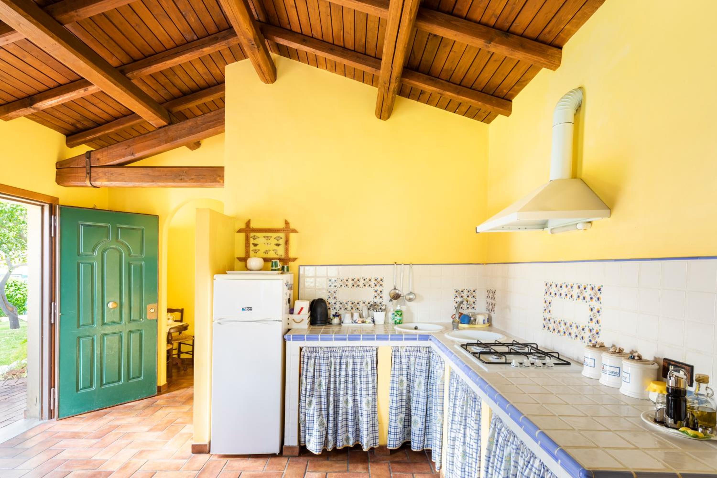 Villa with Large Garden and Free Parking